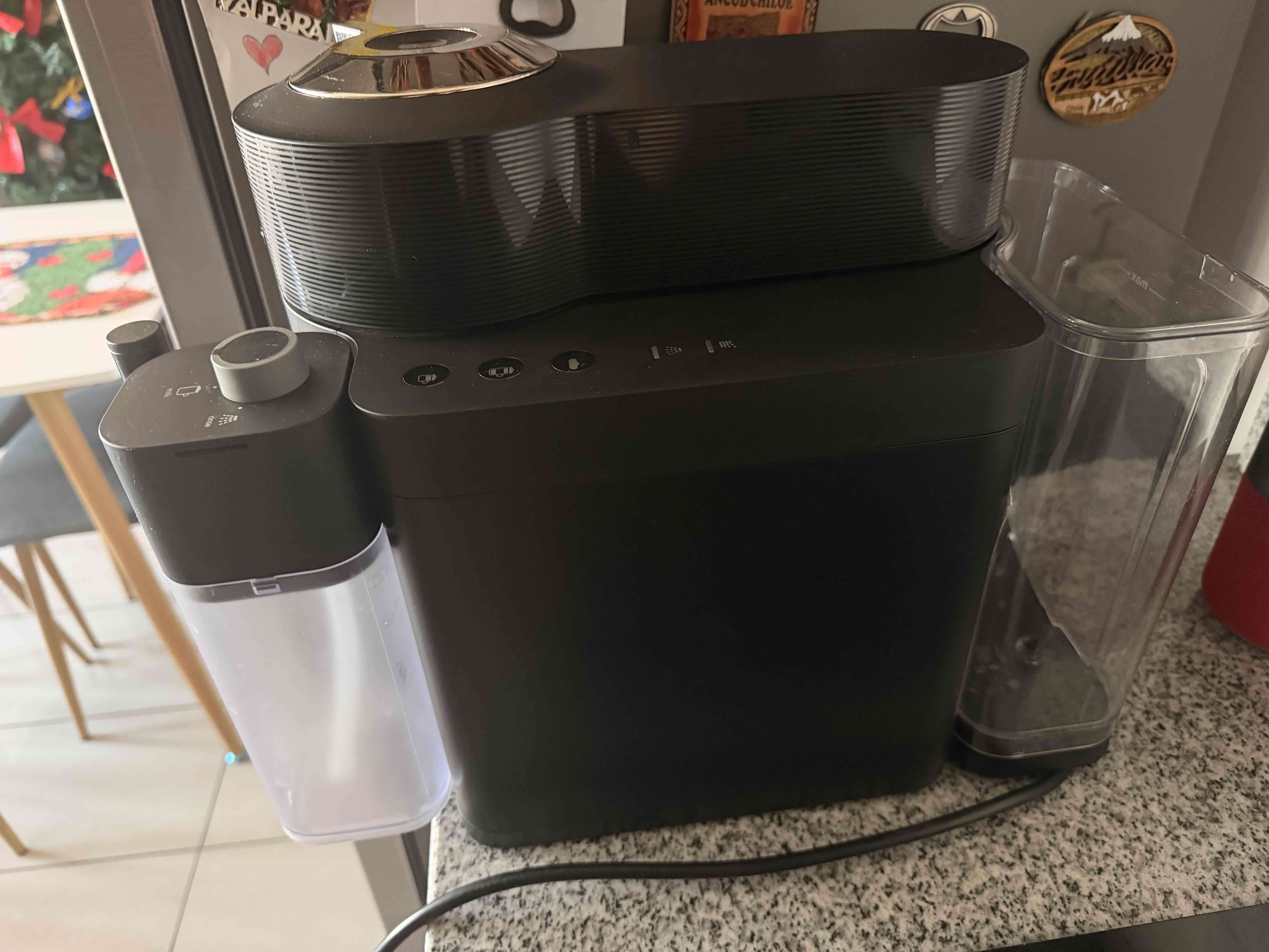 Máquina de café Nespresso negra - miniatura 3