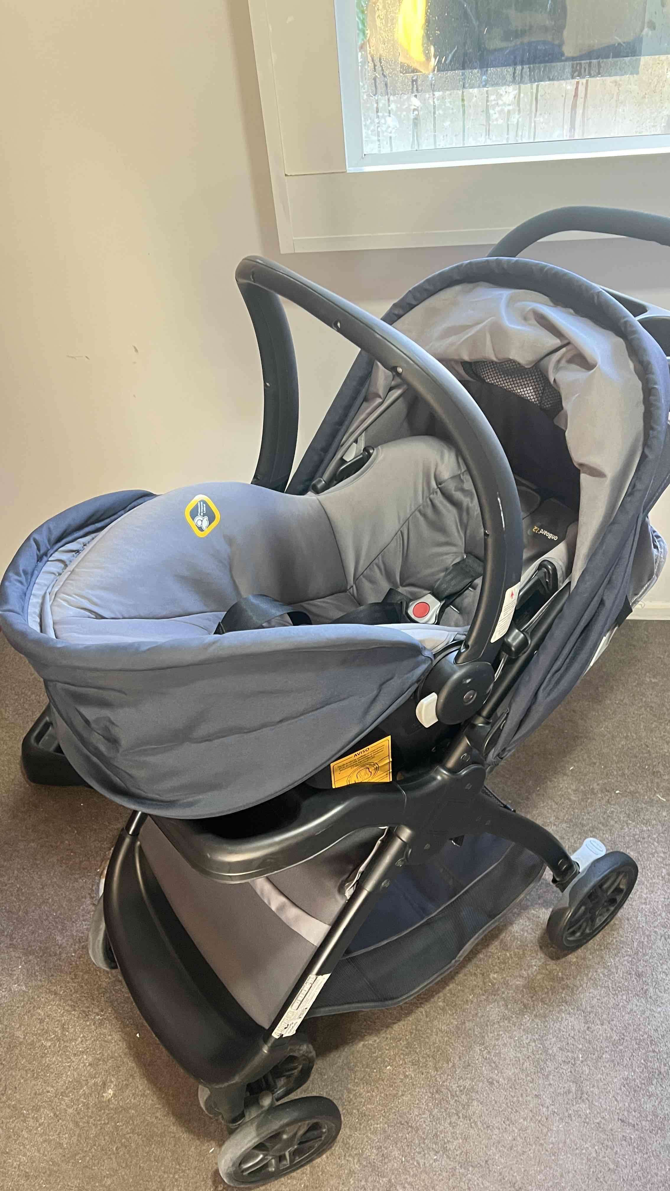 Coche de bebé plegable gris - miniatura 5