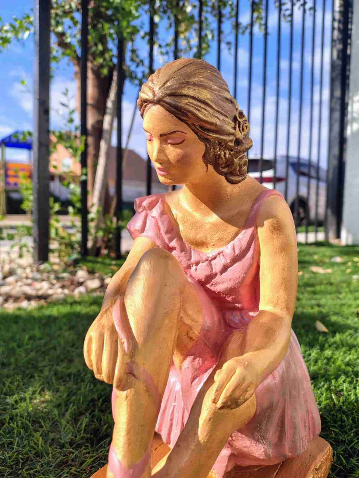 Escultura de Bailarina de ballet 🧑‍🩰✨🩷 - miniatura 1