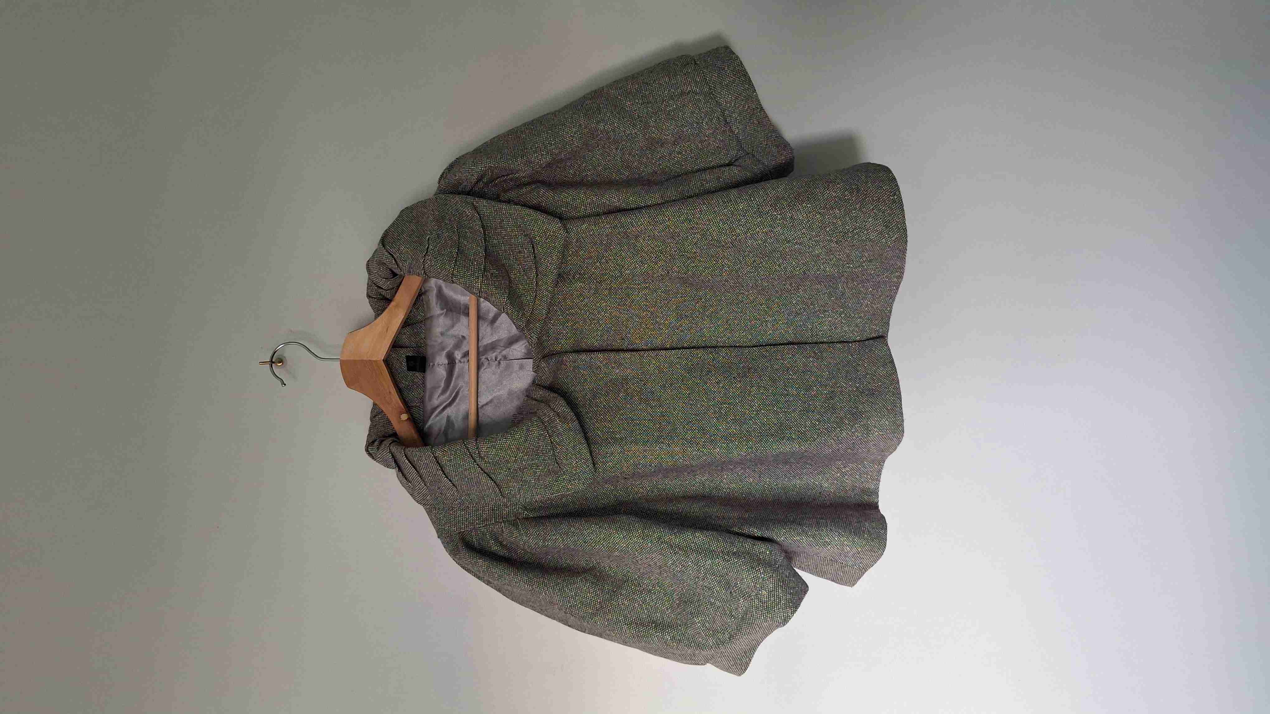 Chaqueta gris con volantes - miniatura 2