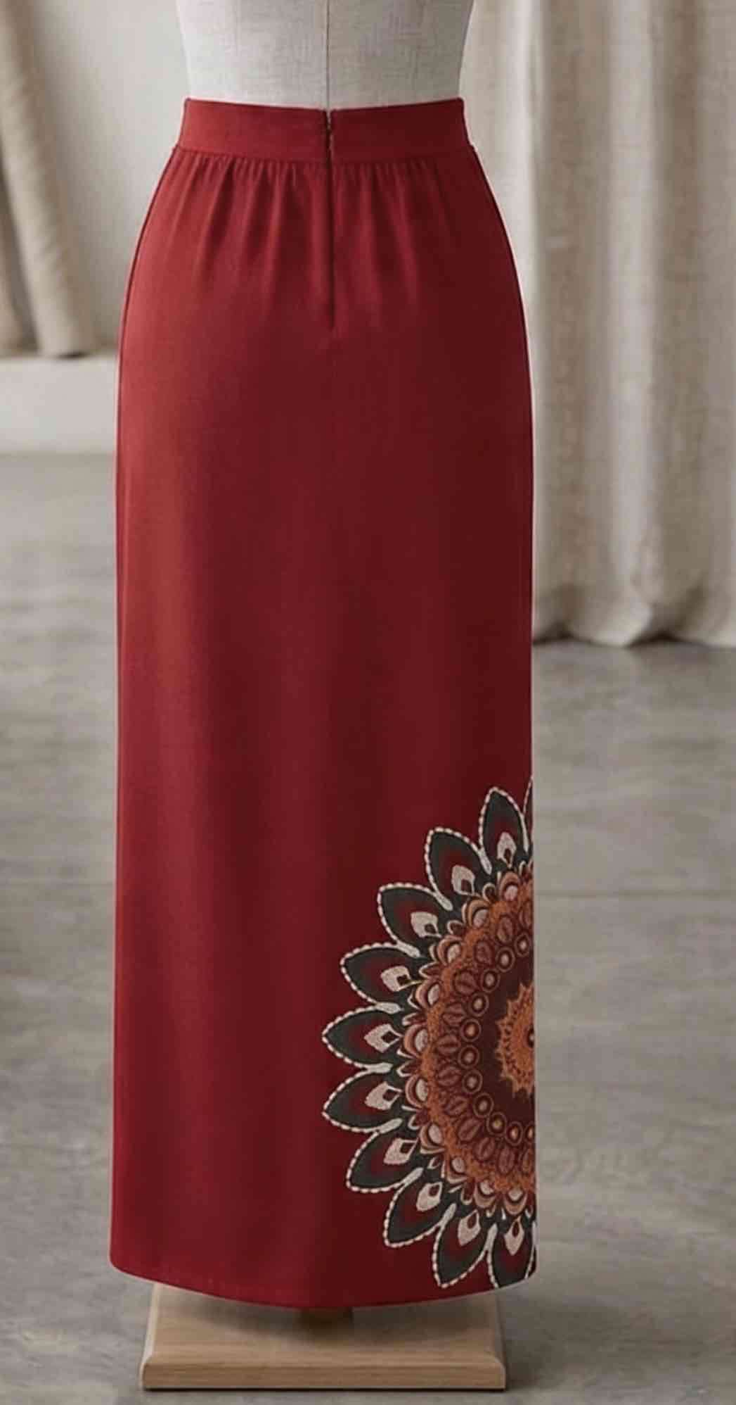 Falda larga roja con diseño - miniatura 2