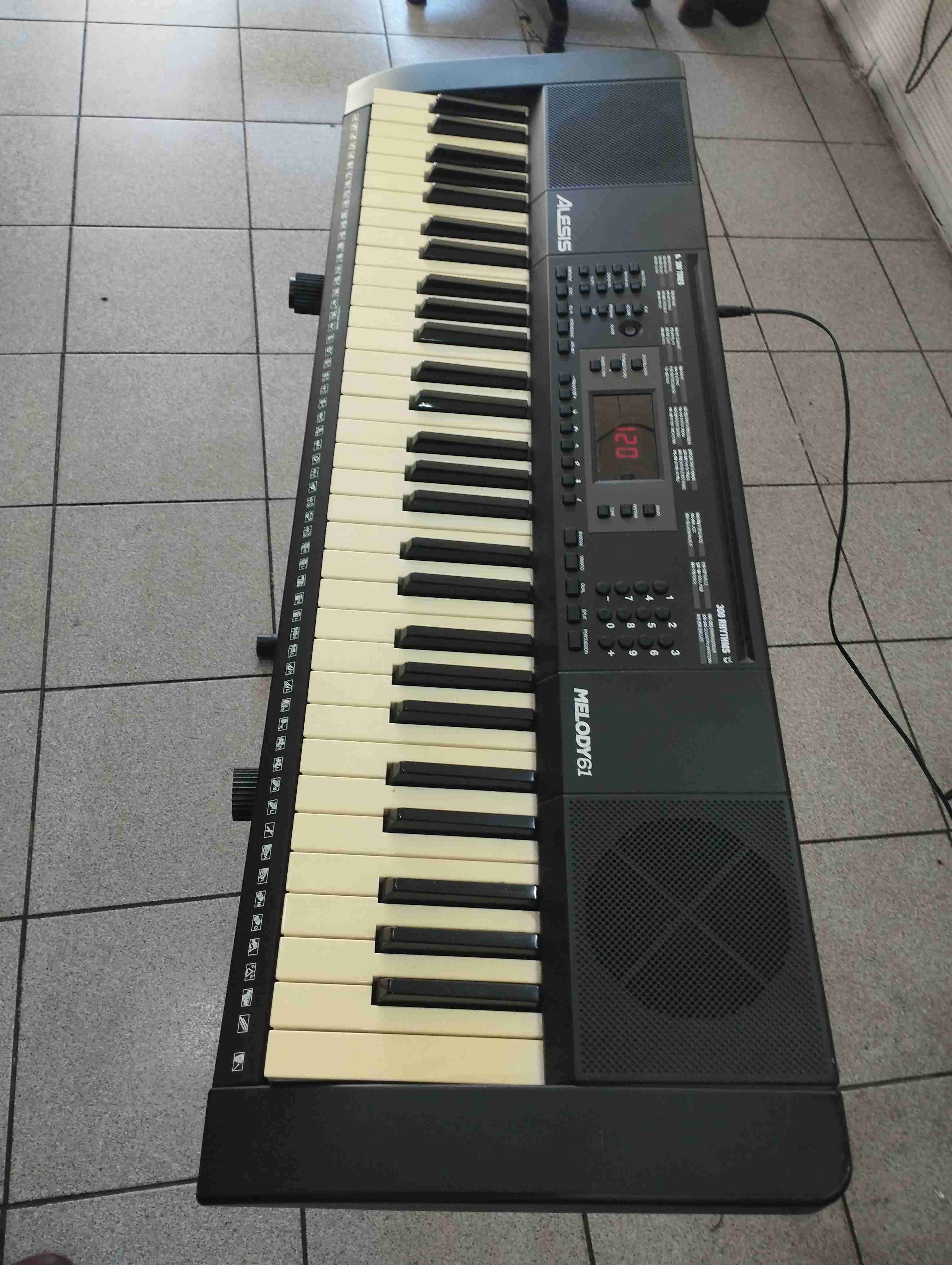 Teclado electrónico Alesis Melody 61 - miniatura 1