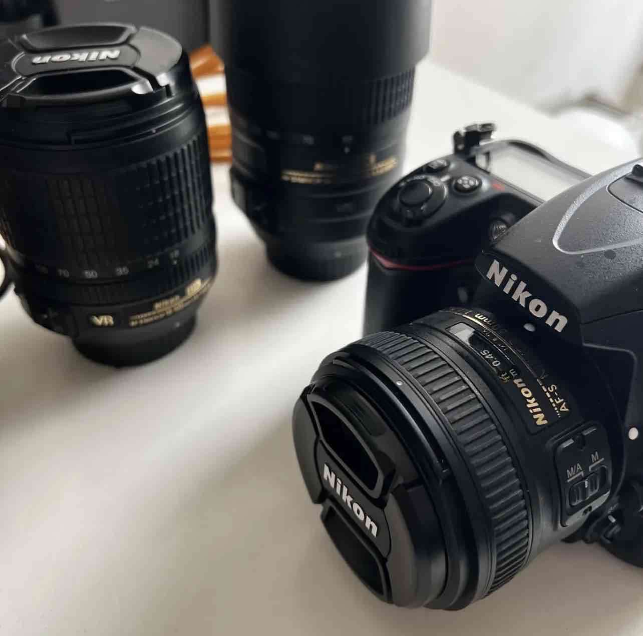 Cámara Nikon D7000 con lente - miniatura 2