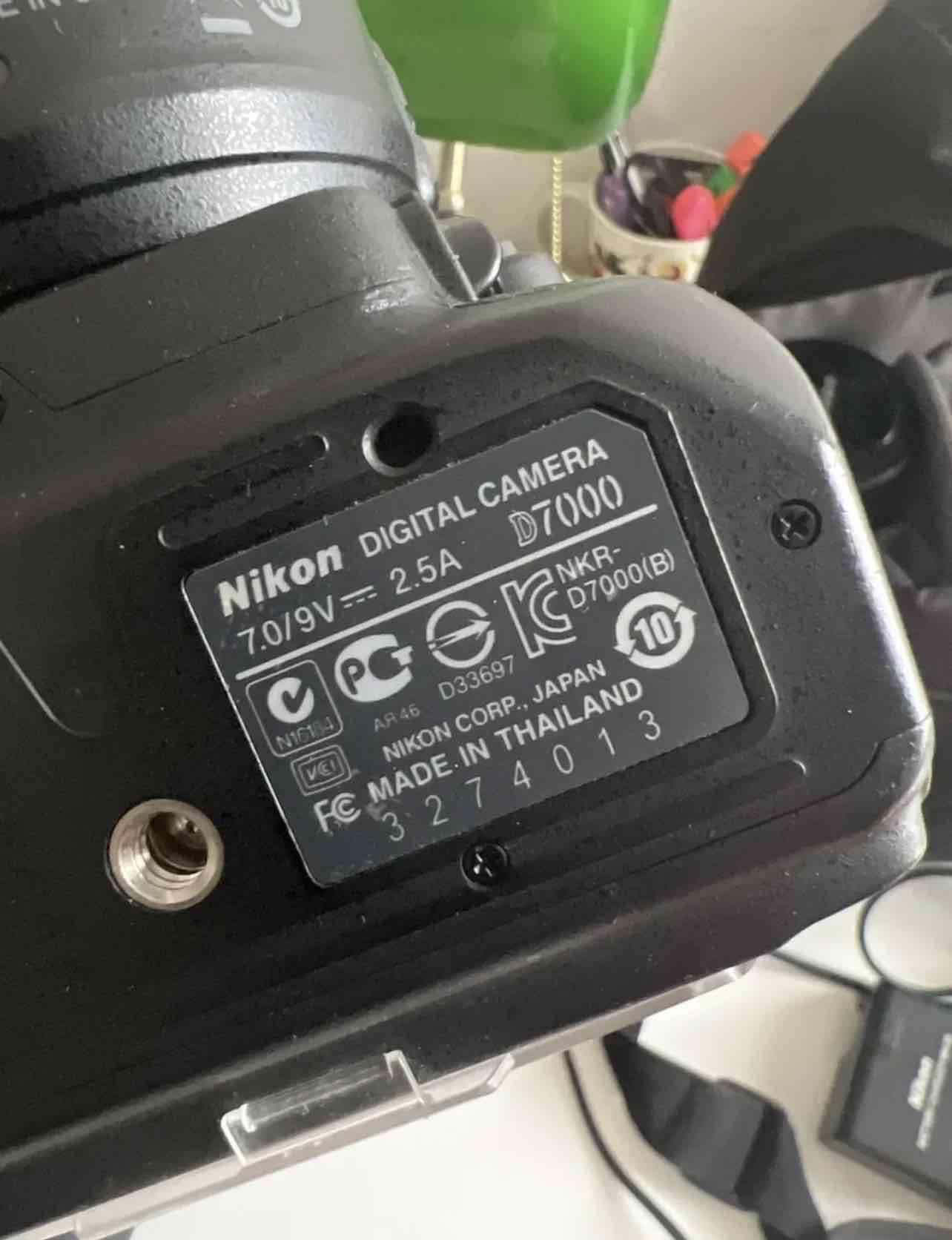 Cámara Nikon D7000 con lente - miniatura 5