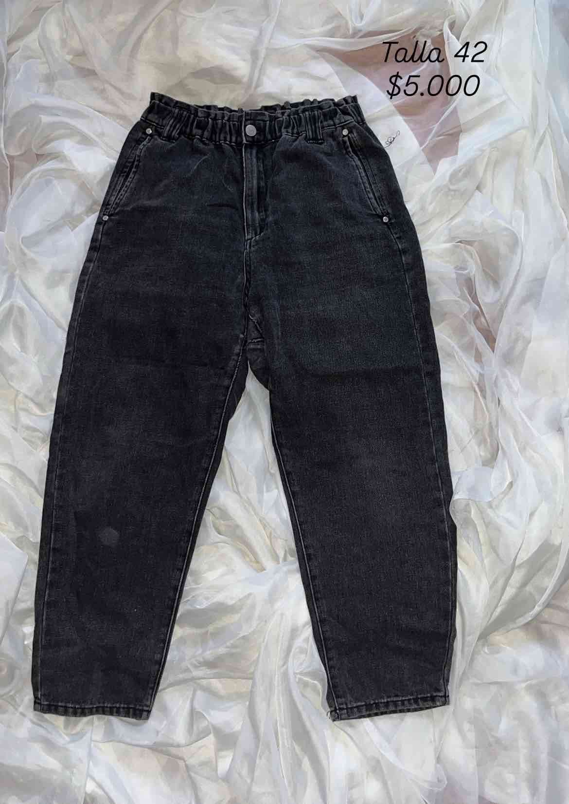 Jeans negros elásticos talla 42