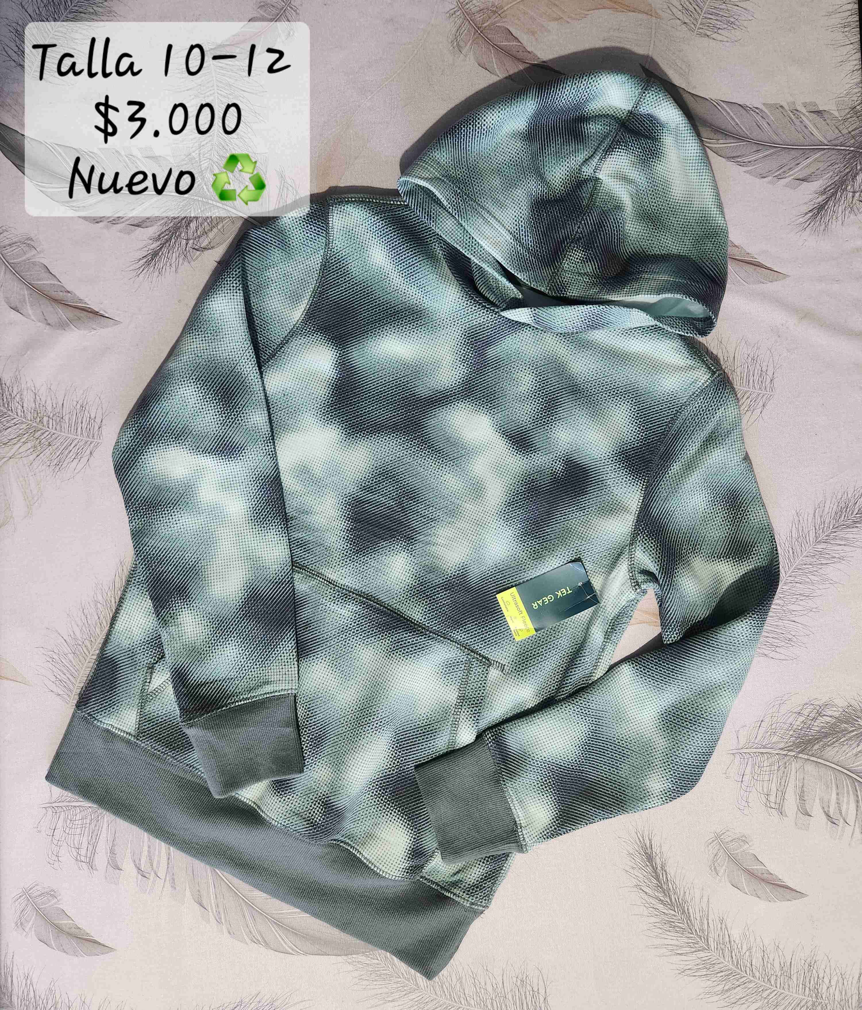 Polerón camuflado nuevo