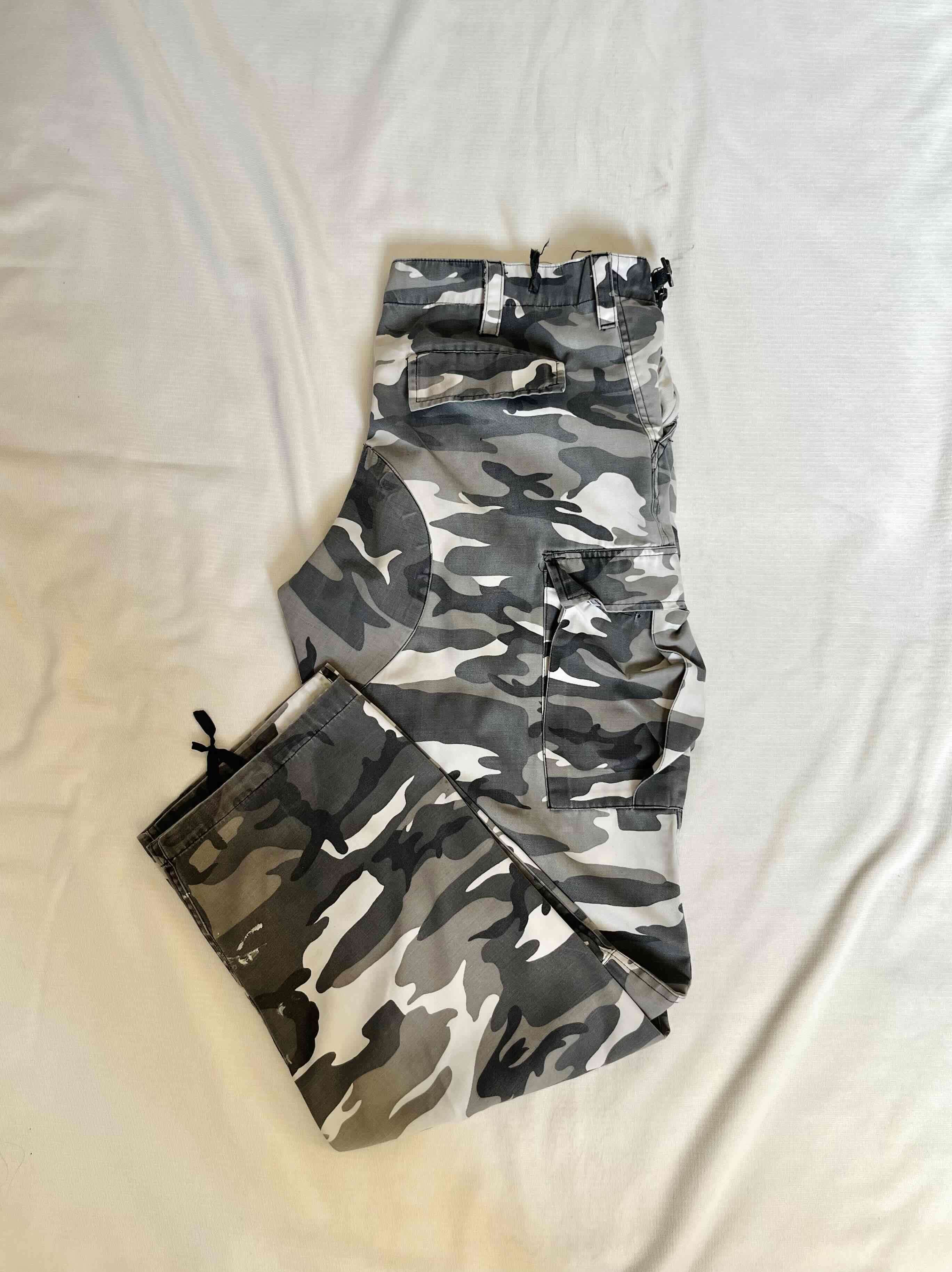 Pantalones cargo camuflados - miniatura 1