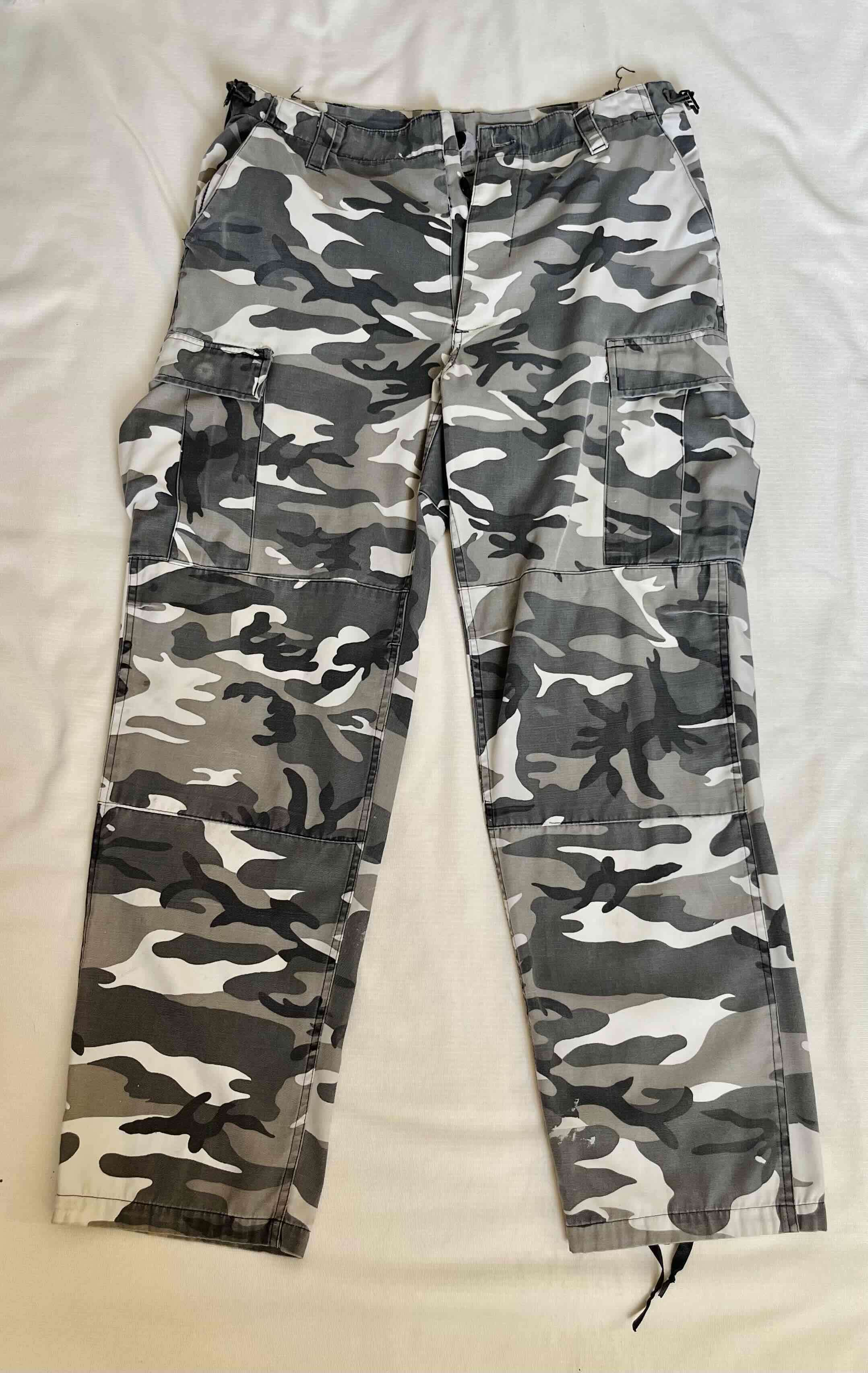 Pantalones cargo camuflados - miniatura 2