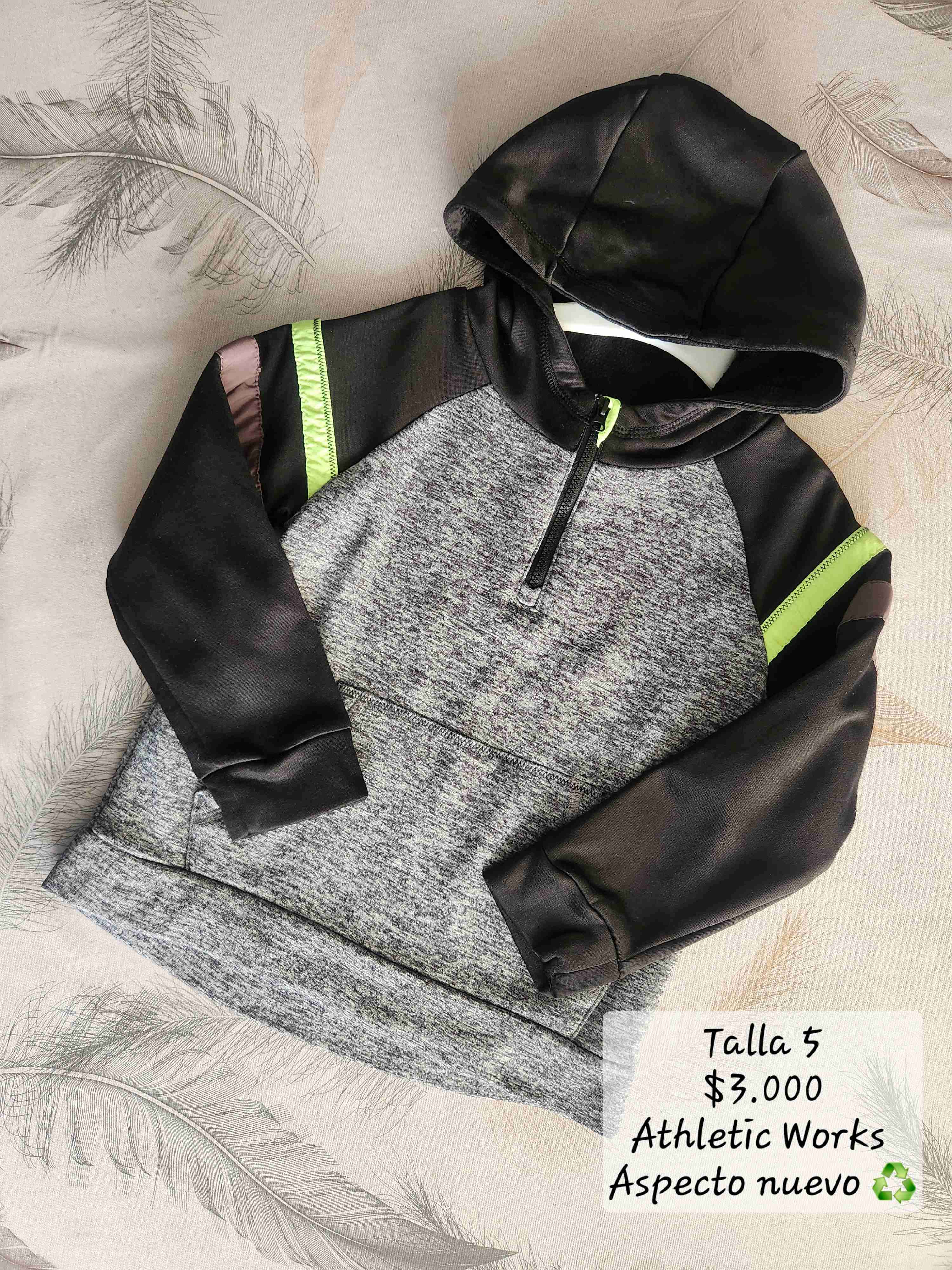 Polerón Athletic Works negro y gris