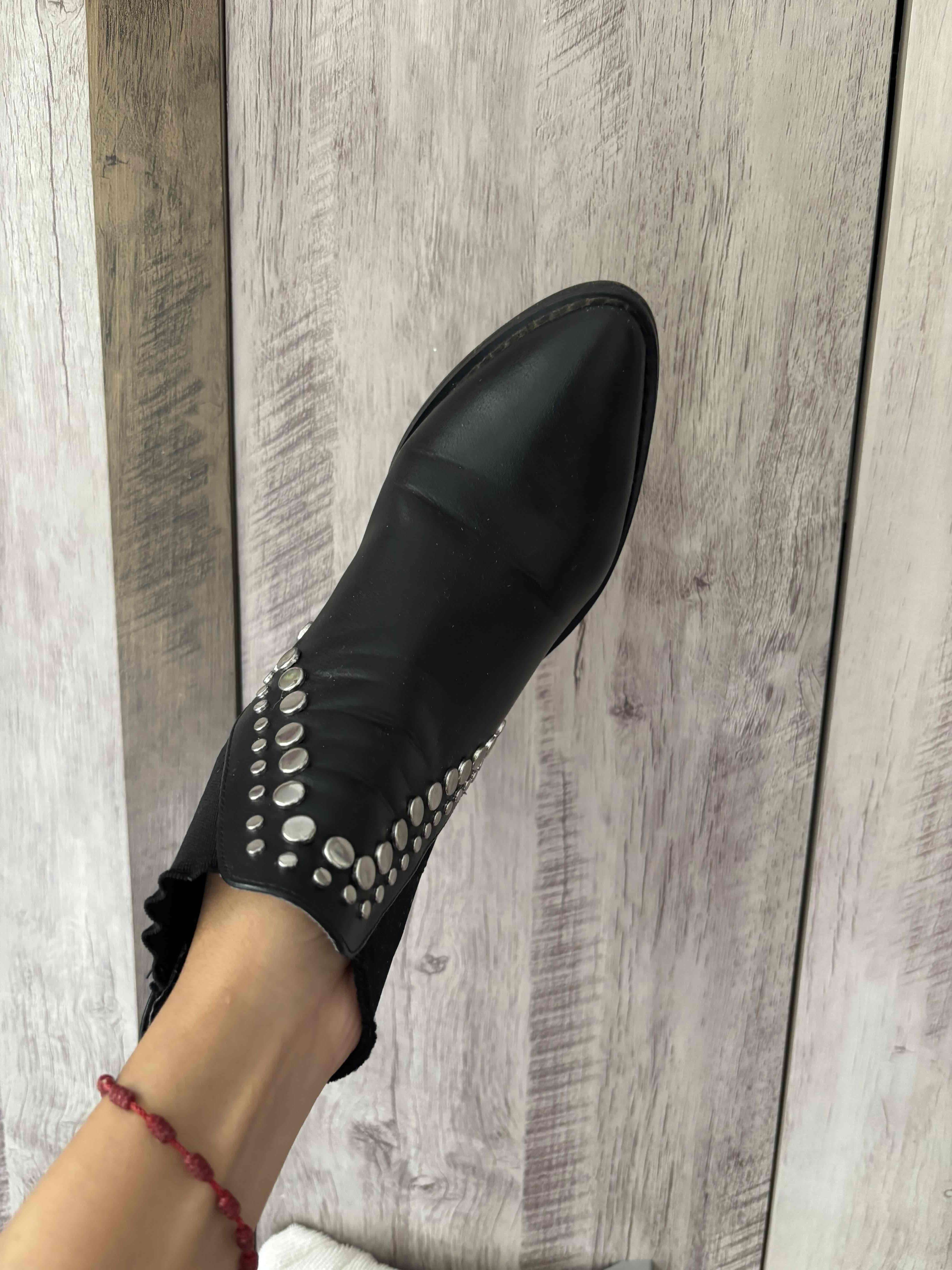 Botines negros con tachas - miniatura 2