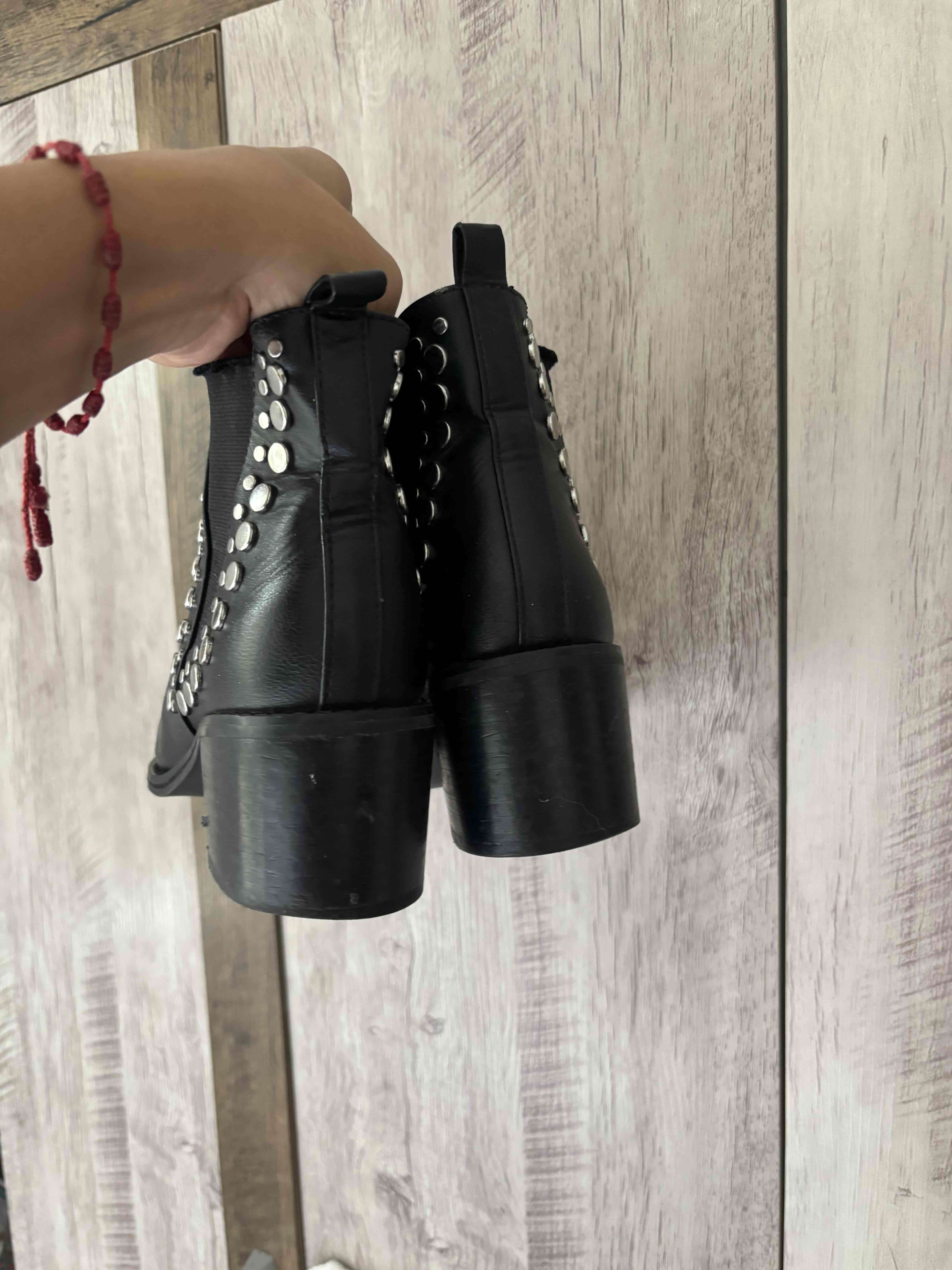 Botines negros con tachas - miniatura 4