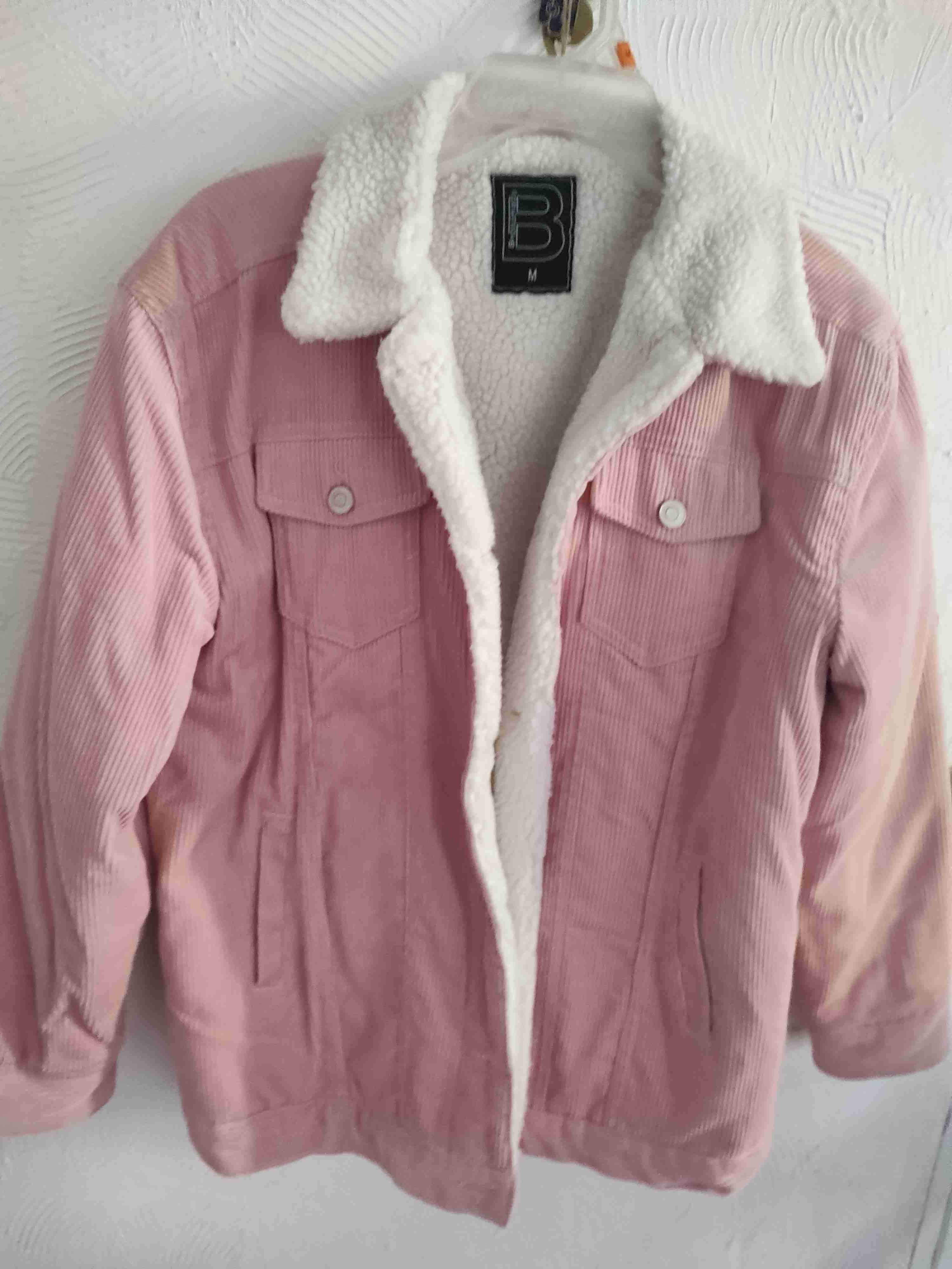 Chaqueta de pana rosada con forro