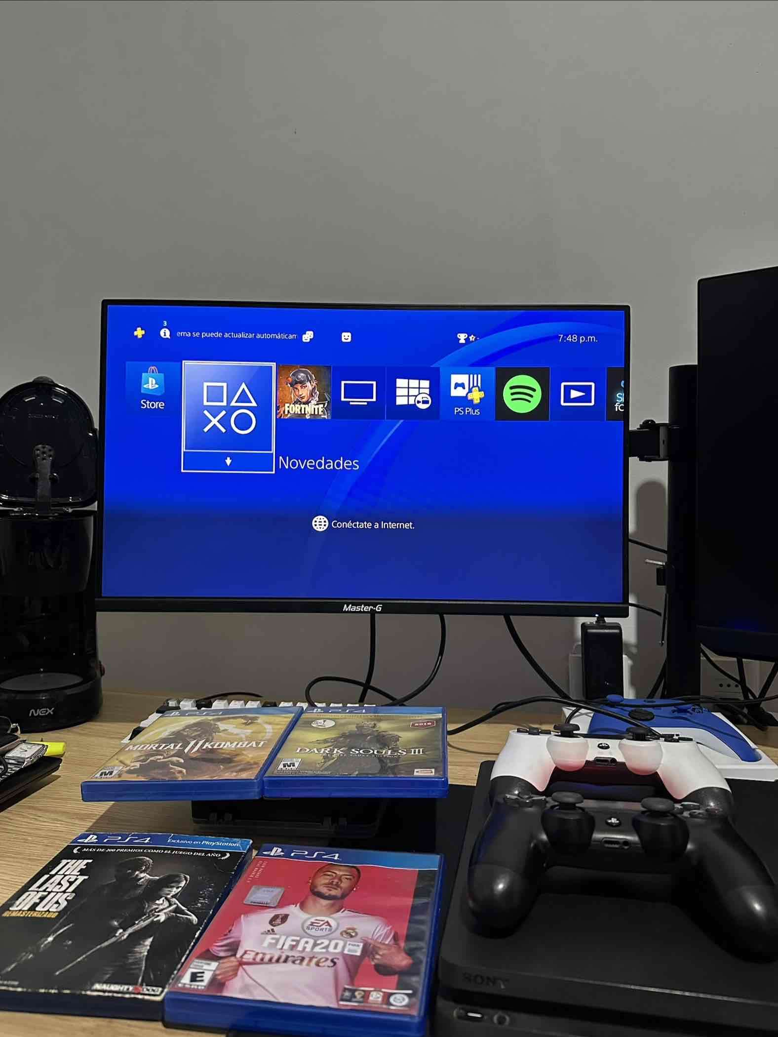 Consola PS4 con 2 controles y 4 juegos - miniatura 2