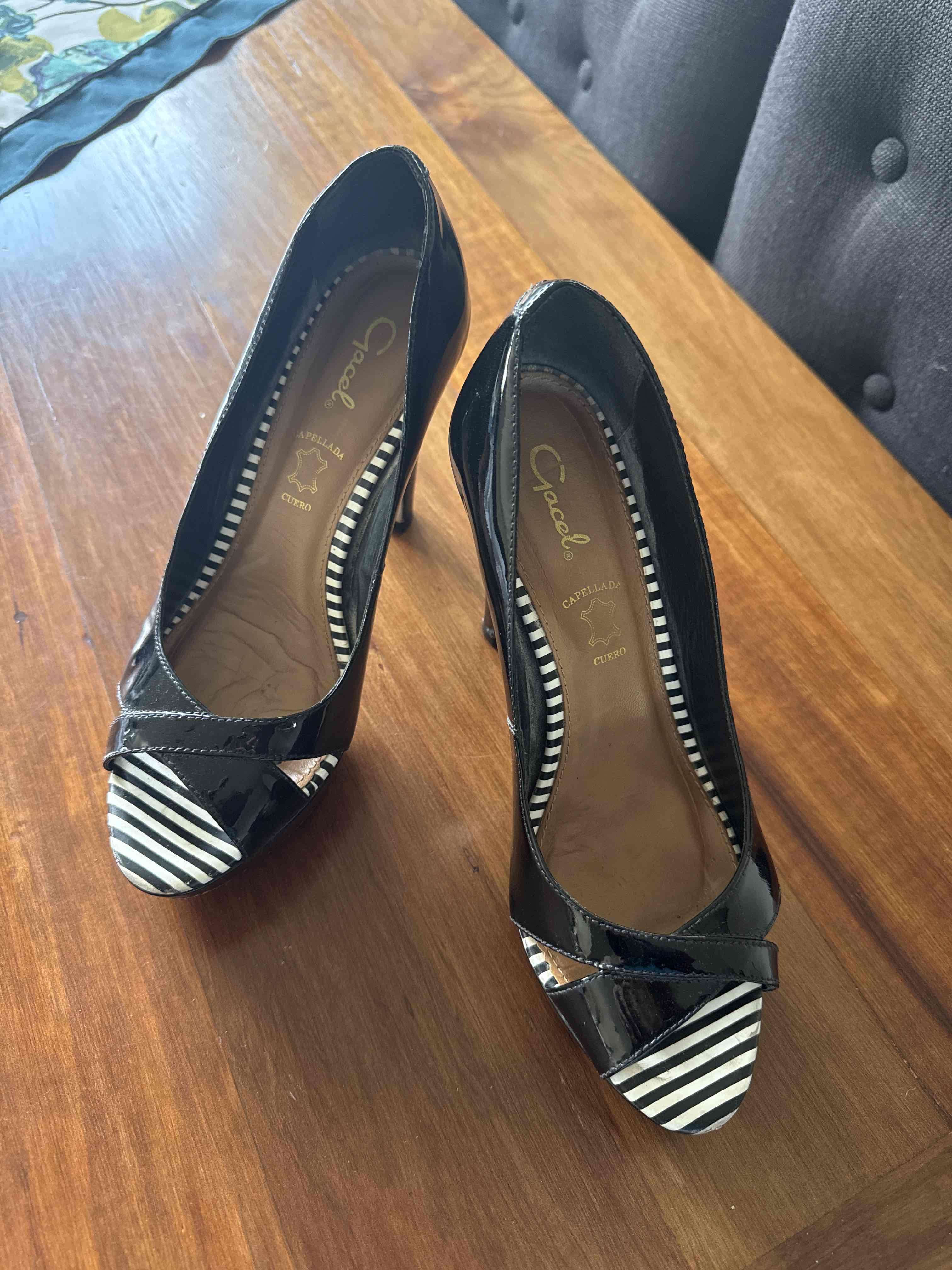 Zapatos Gacel taco alto charol negro - miniatura 1