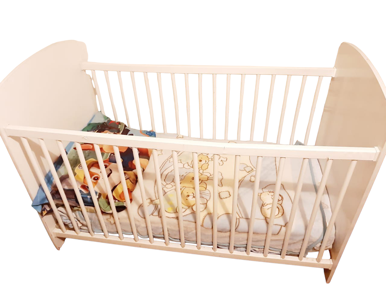 Cuna de madera blanca