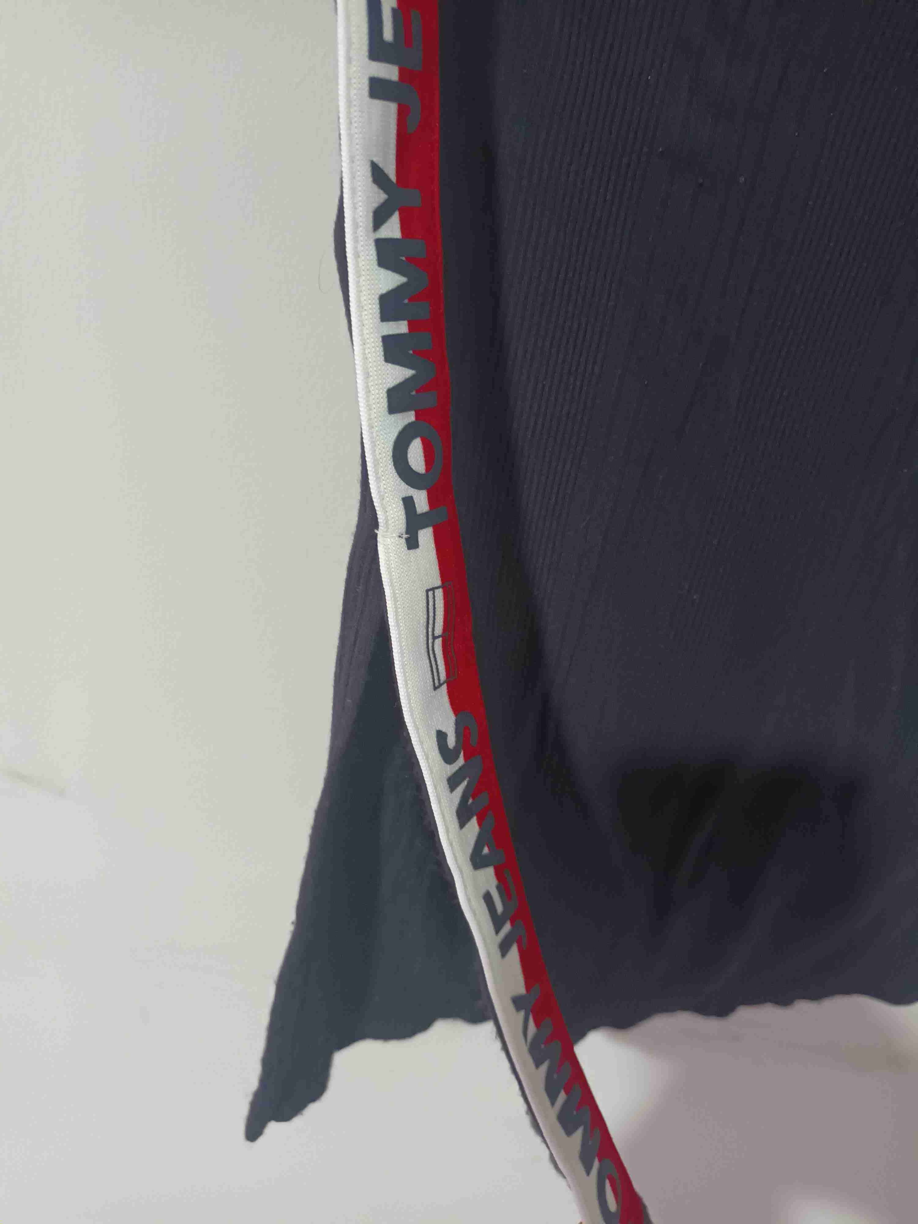 Falda Tommy con borde rojo - miniatura 4