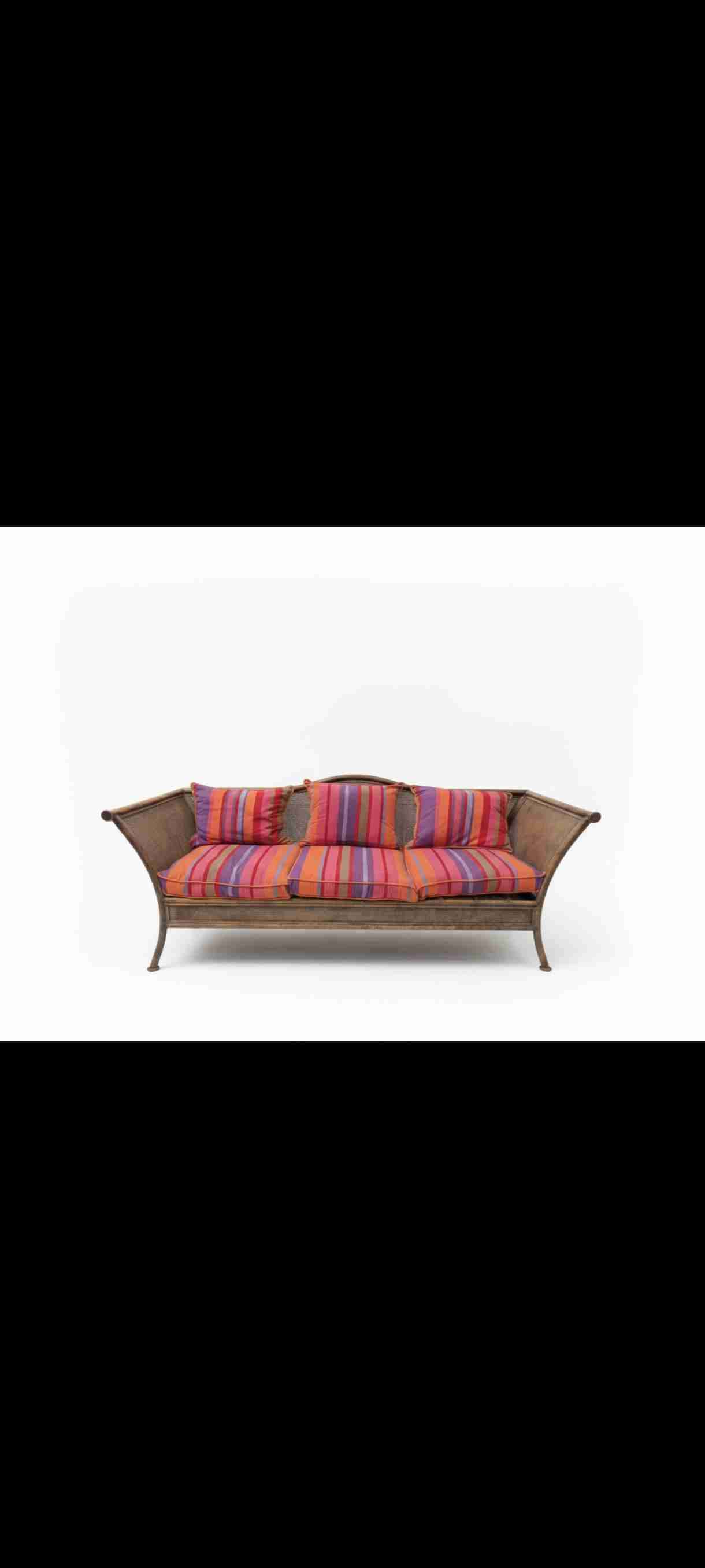 Sofá vintage con cojines rayados - miniatura 1