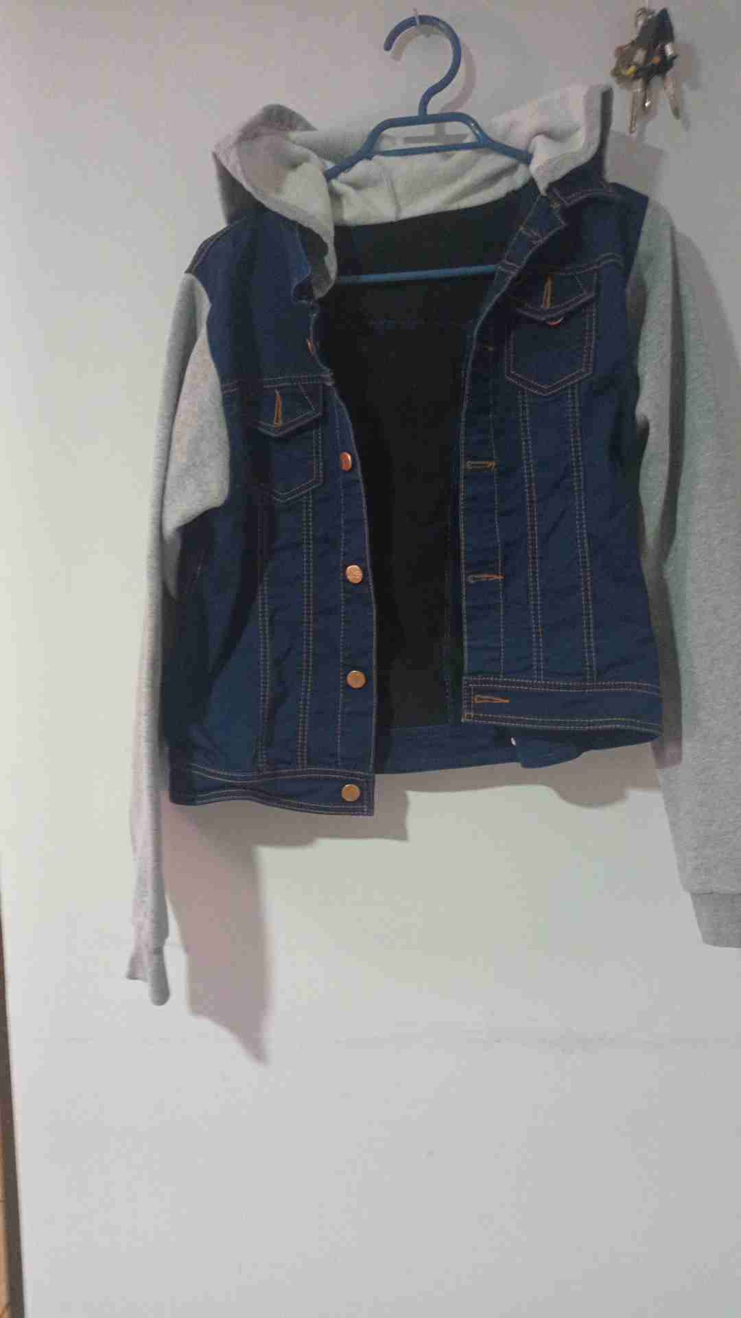 Chaqueta con capucha gris y azul - miniatura 3