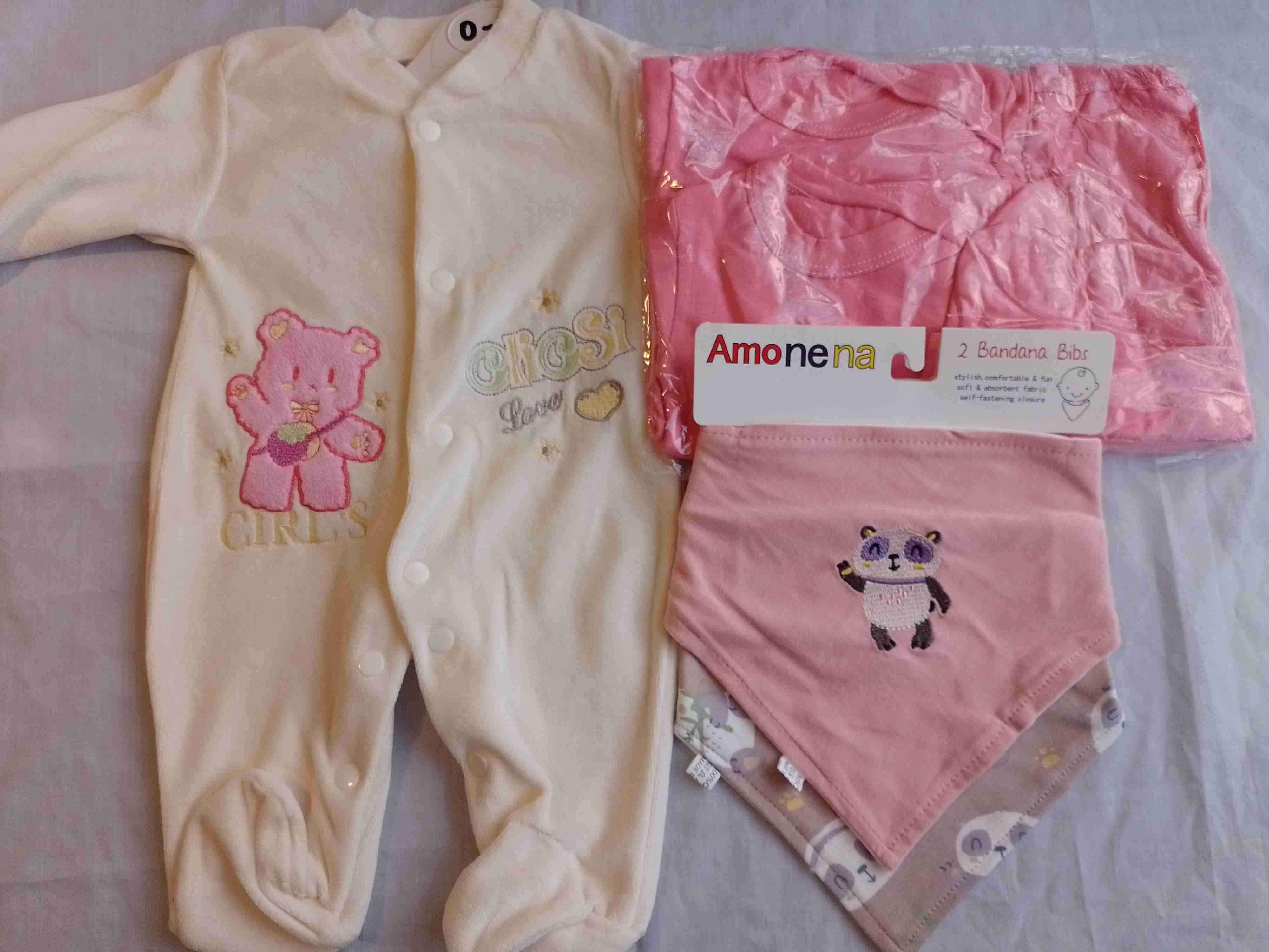 Conjunto ropa y baberos bebé - miniatura 1