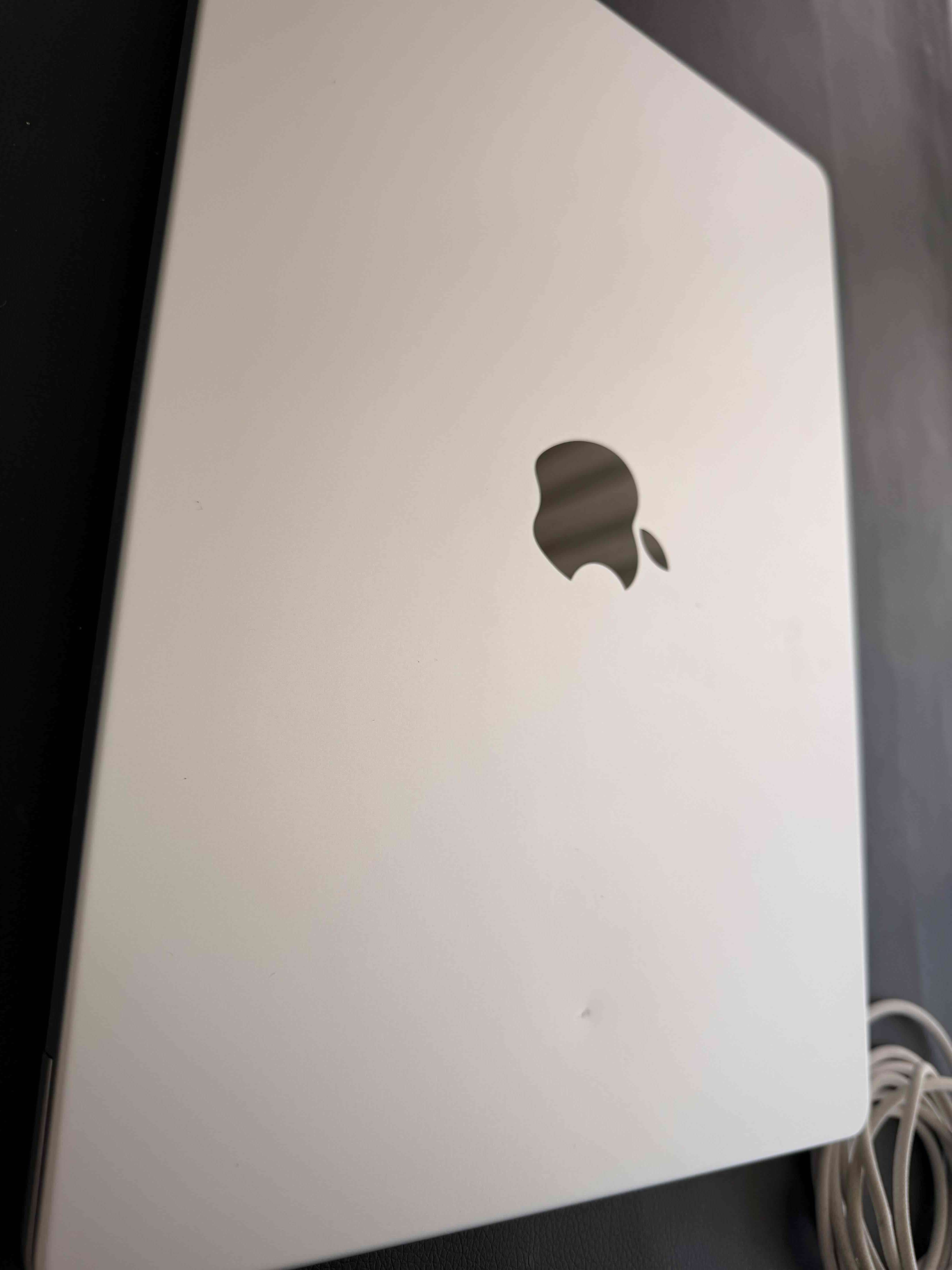 Macbook pro M3 14” para REPUESTO - miniatura 2