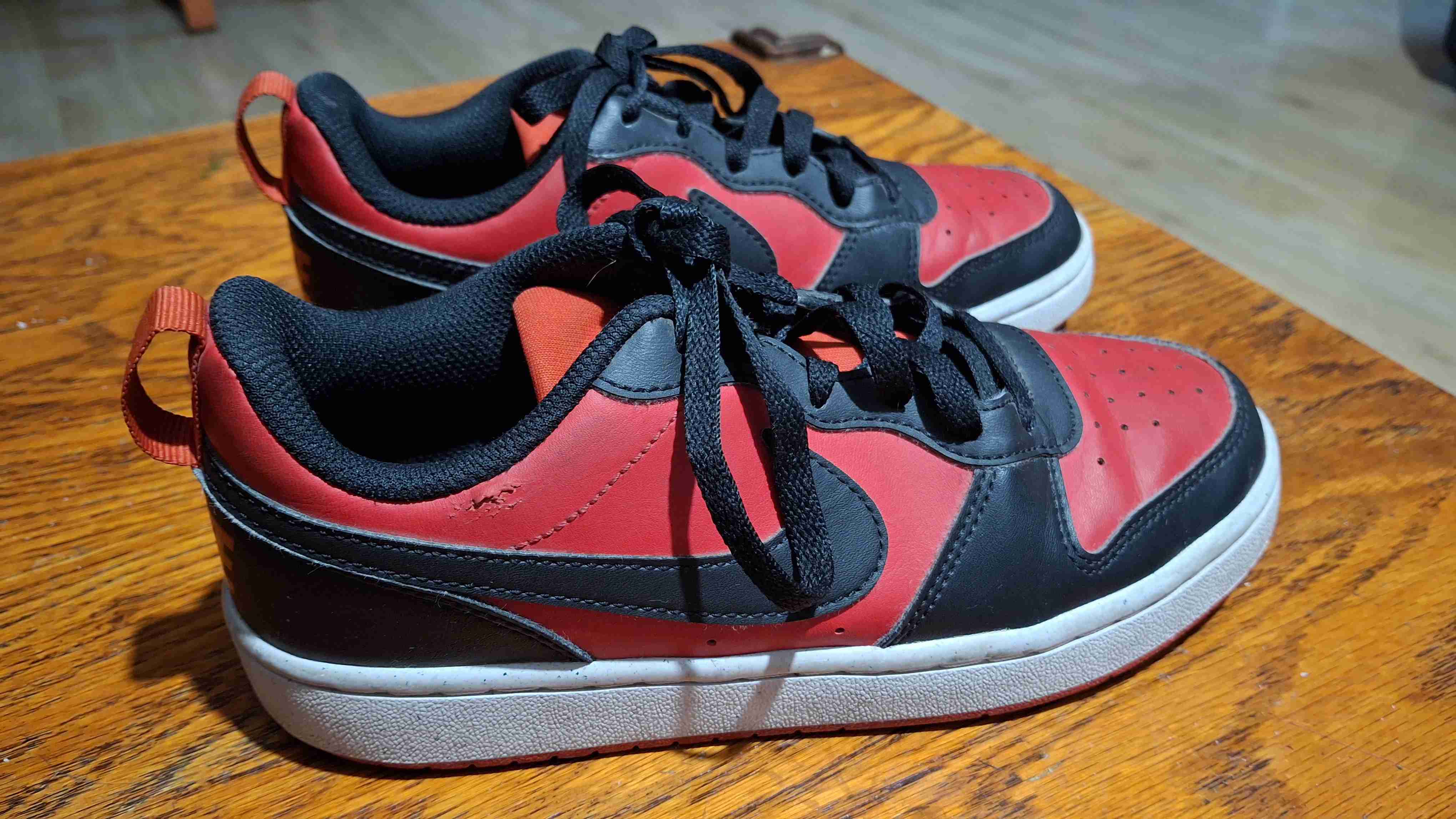 Zapatillas deportivas rojas y negras - miniatura 5