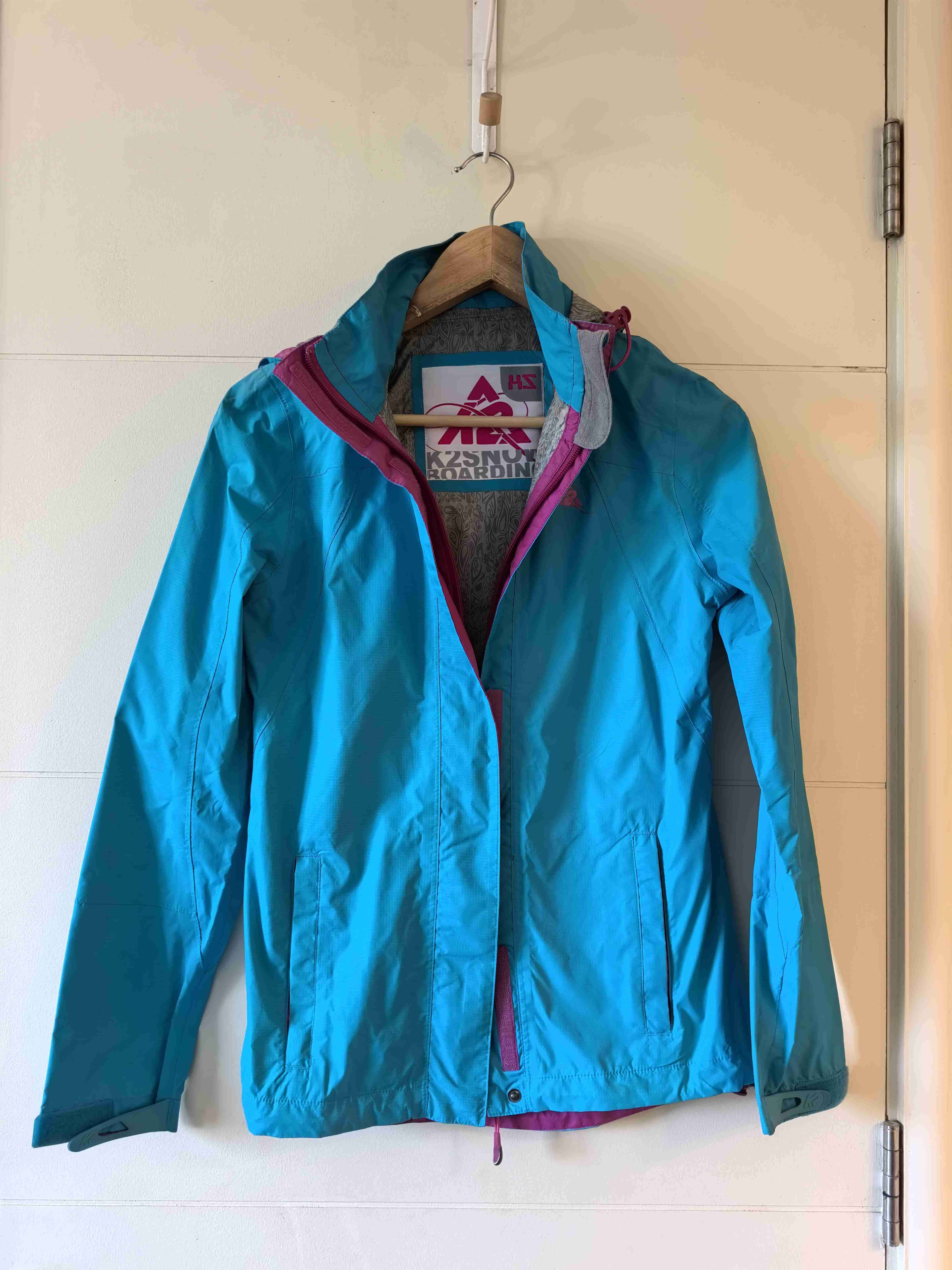 Chaqueta azul impermeable