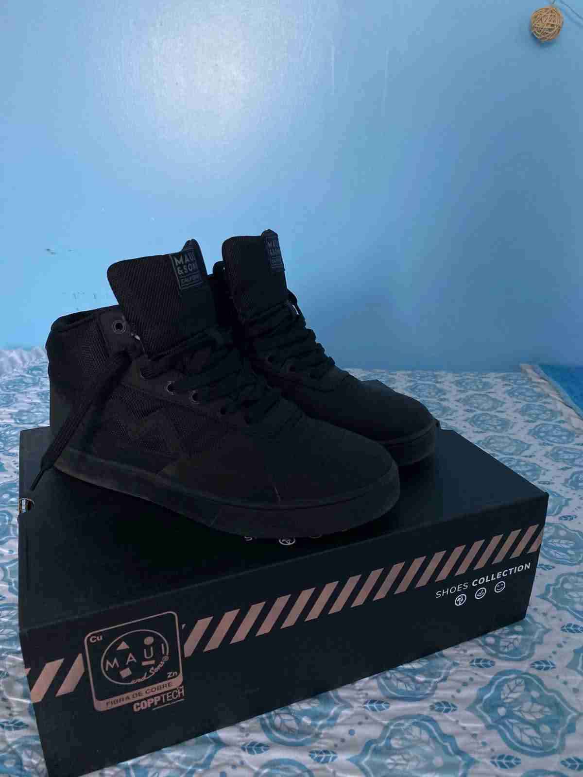 Zapatillas negras Maui & Sons