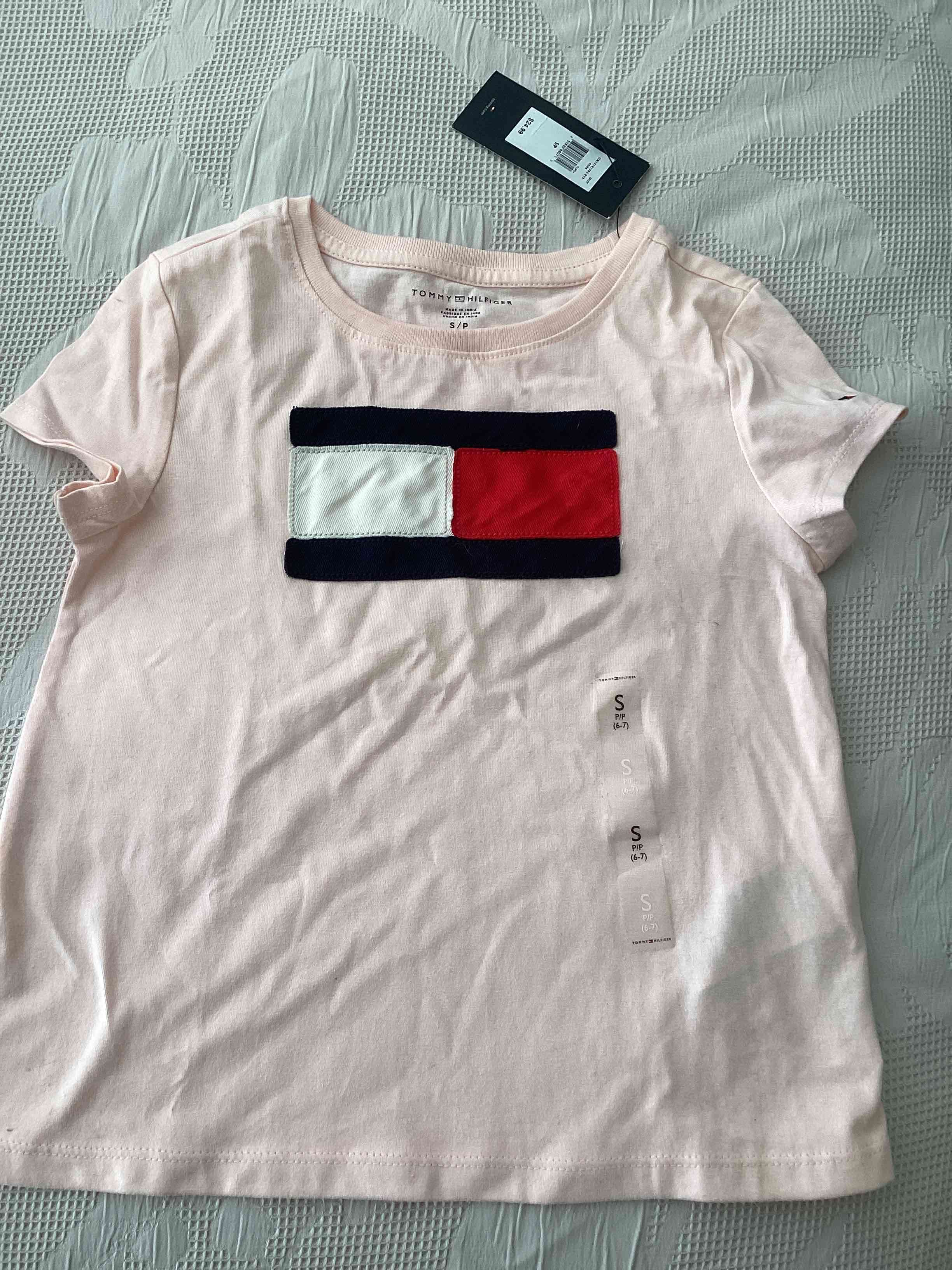 Polera rosa con logo bordado original talla 6-7 - miniatura 1