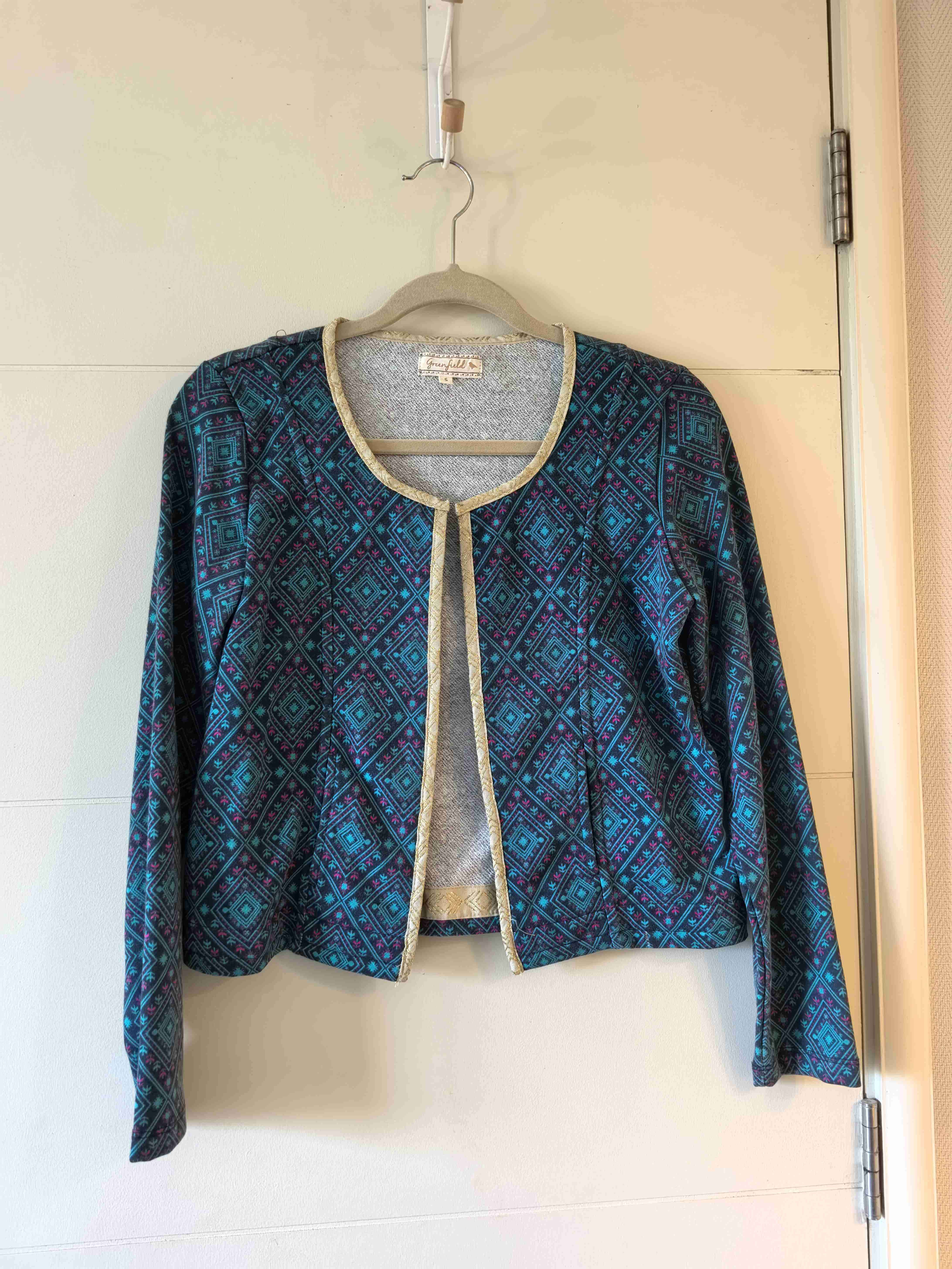 Chaqueta estampada azul y dorada