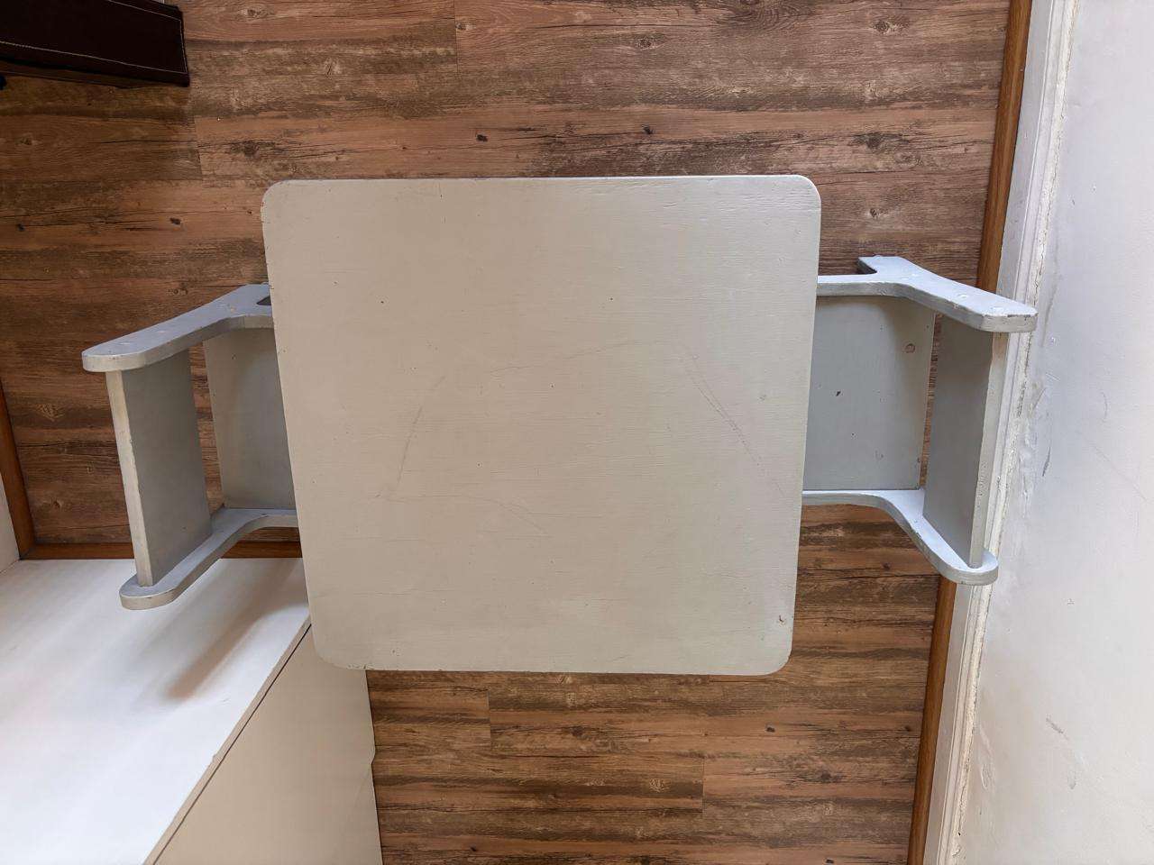 Mesa y dos sillas infantiles - miniatura 3