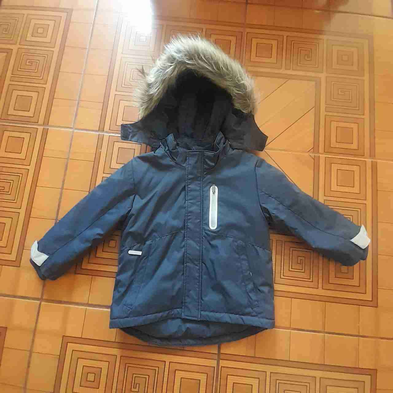 Chaqueta azul con capucha de niña - miniatura 1