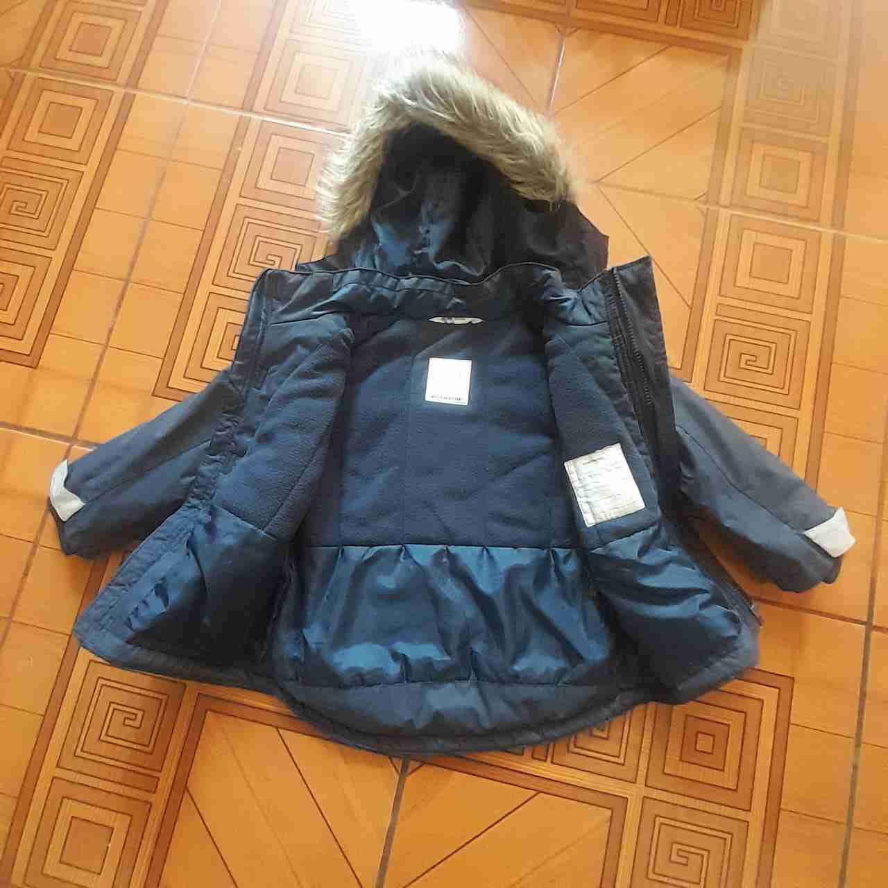 Chaqueta azul con capucha de niña - miniatura 3