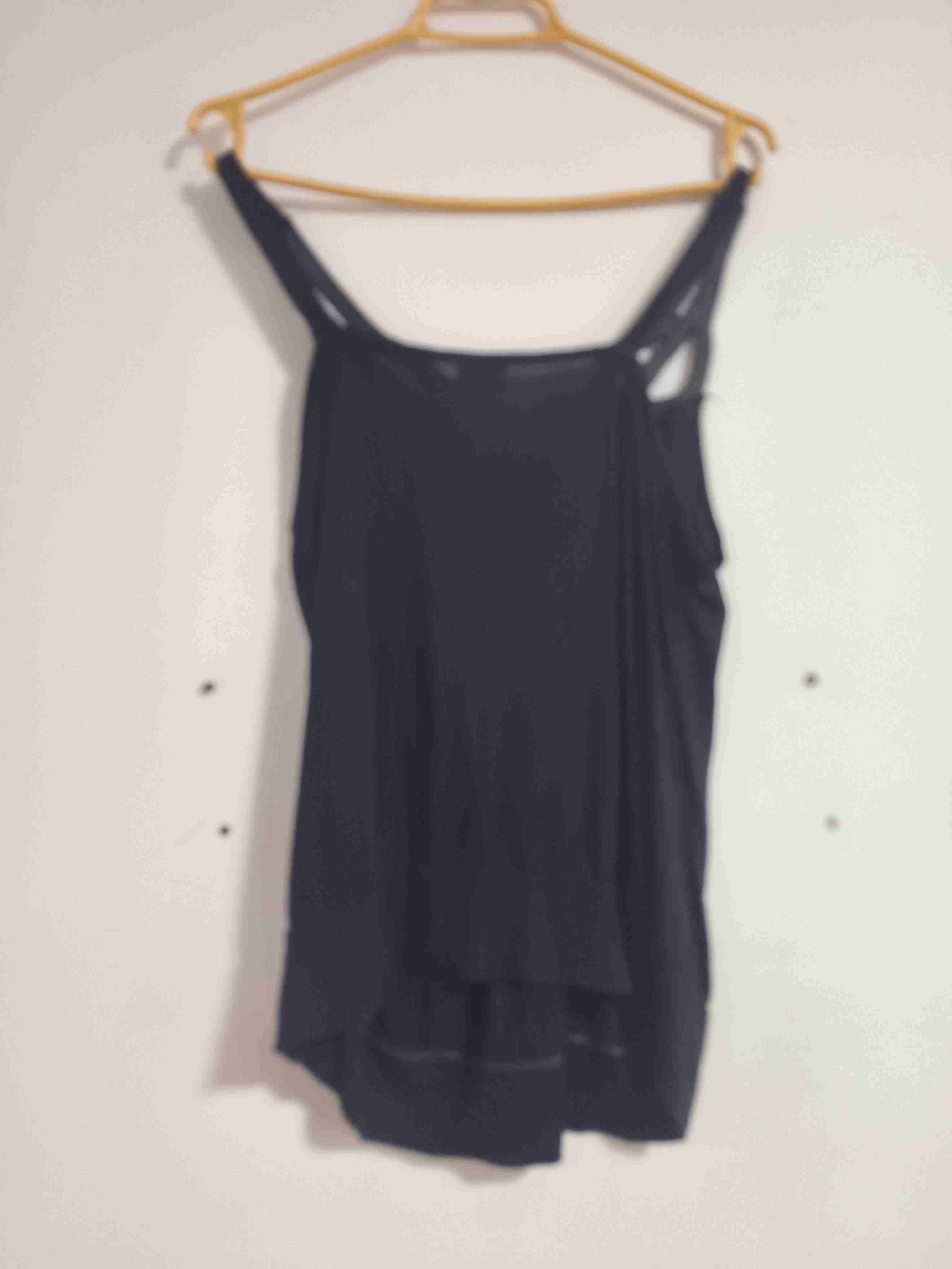 Polera negra con detalles brillantes - miniatura 2