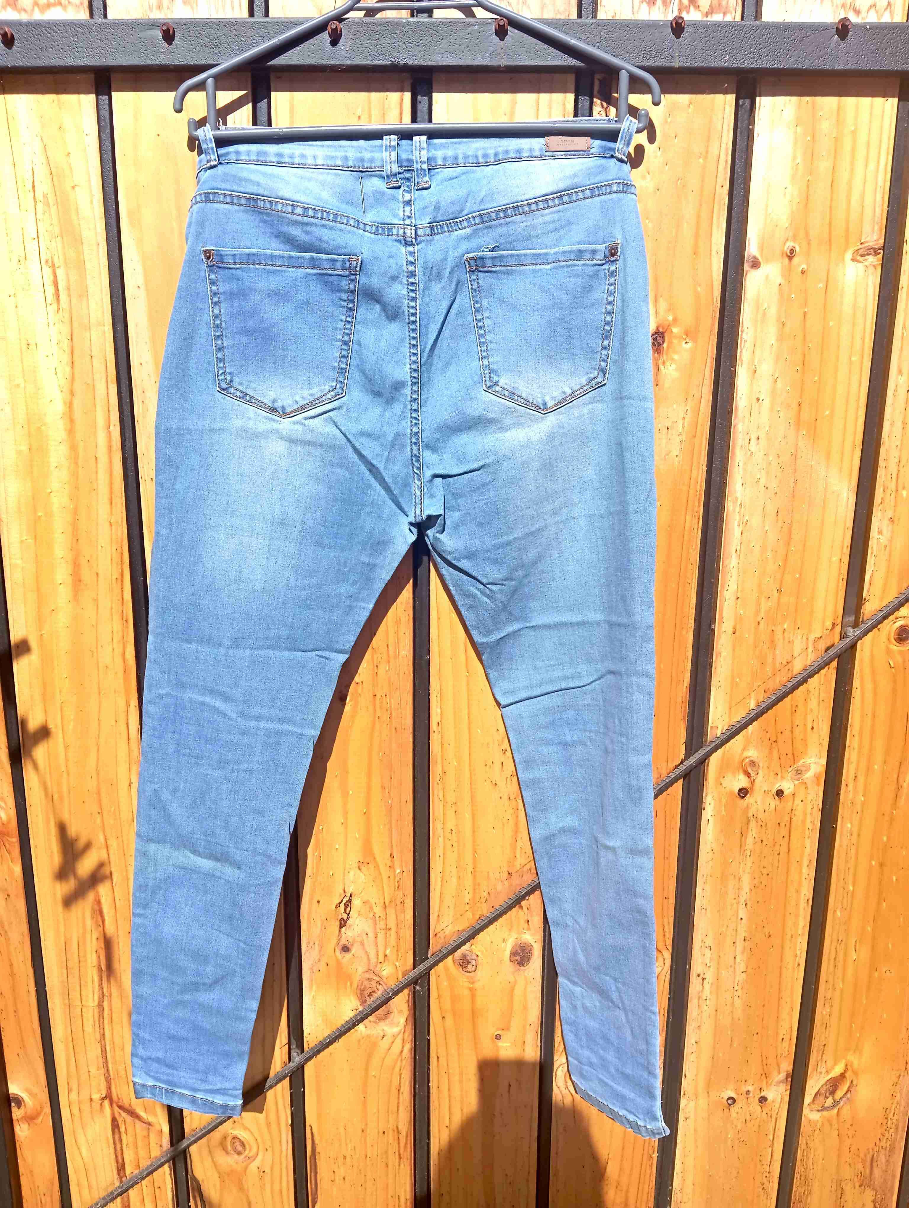 Jeans azules de mezclilla - miniatura 1