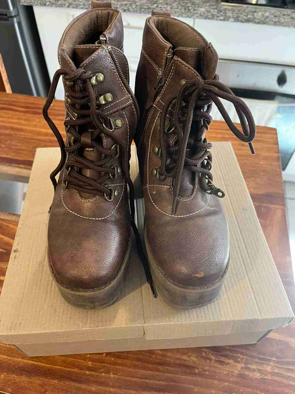 Botas de cuero café - miniatura 1