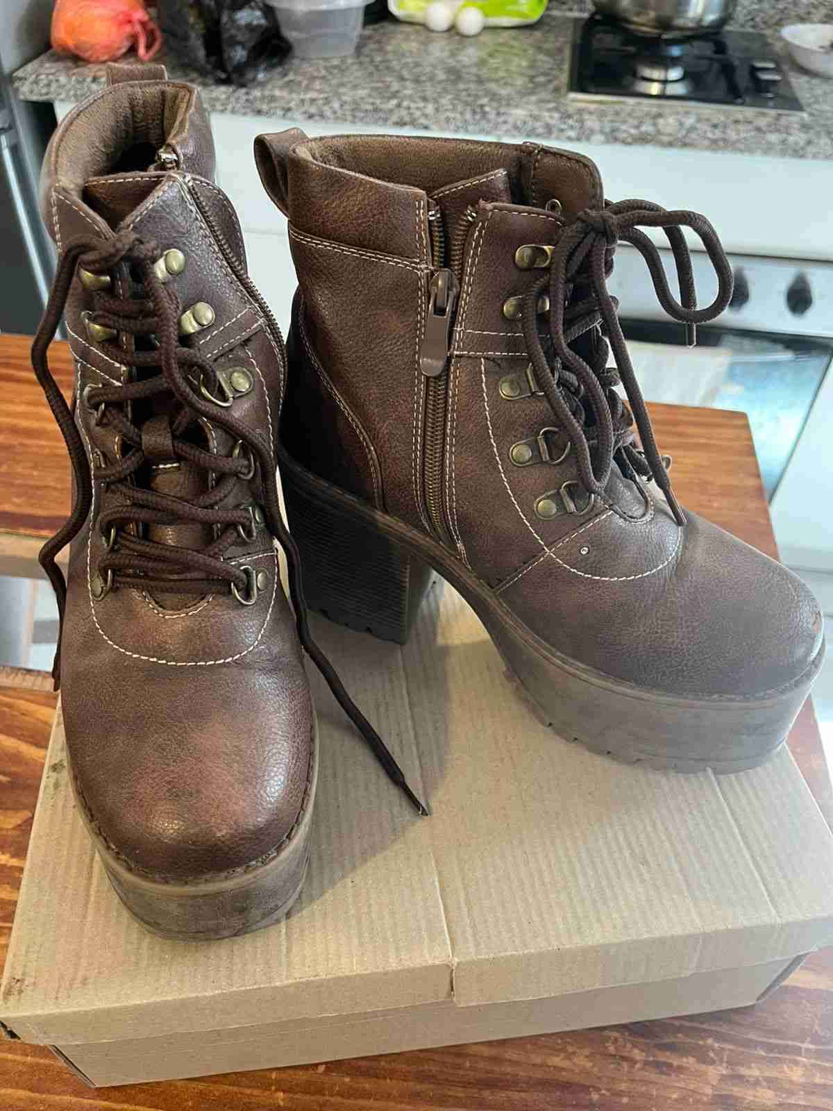 Botas de cuero café - miniatura 2