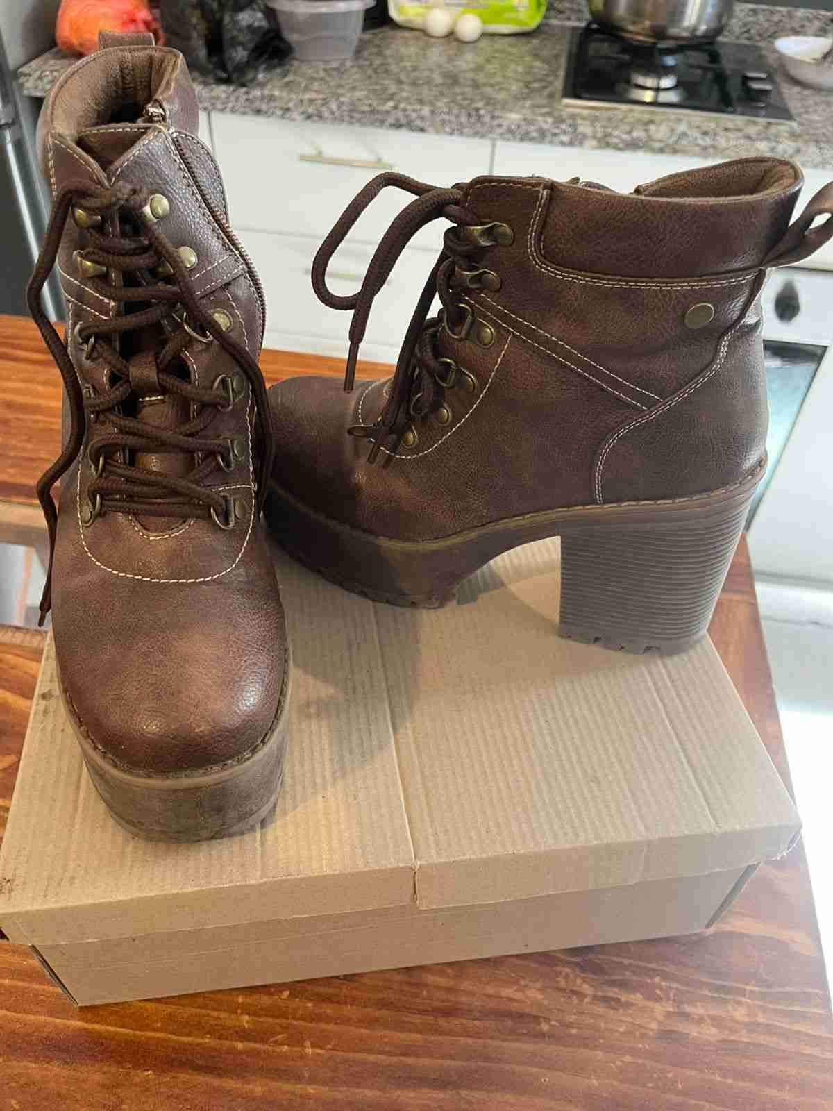 Botas de cuero café - miniatura 3