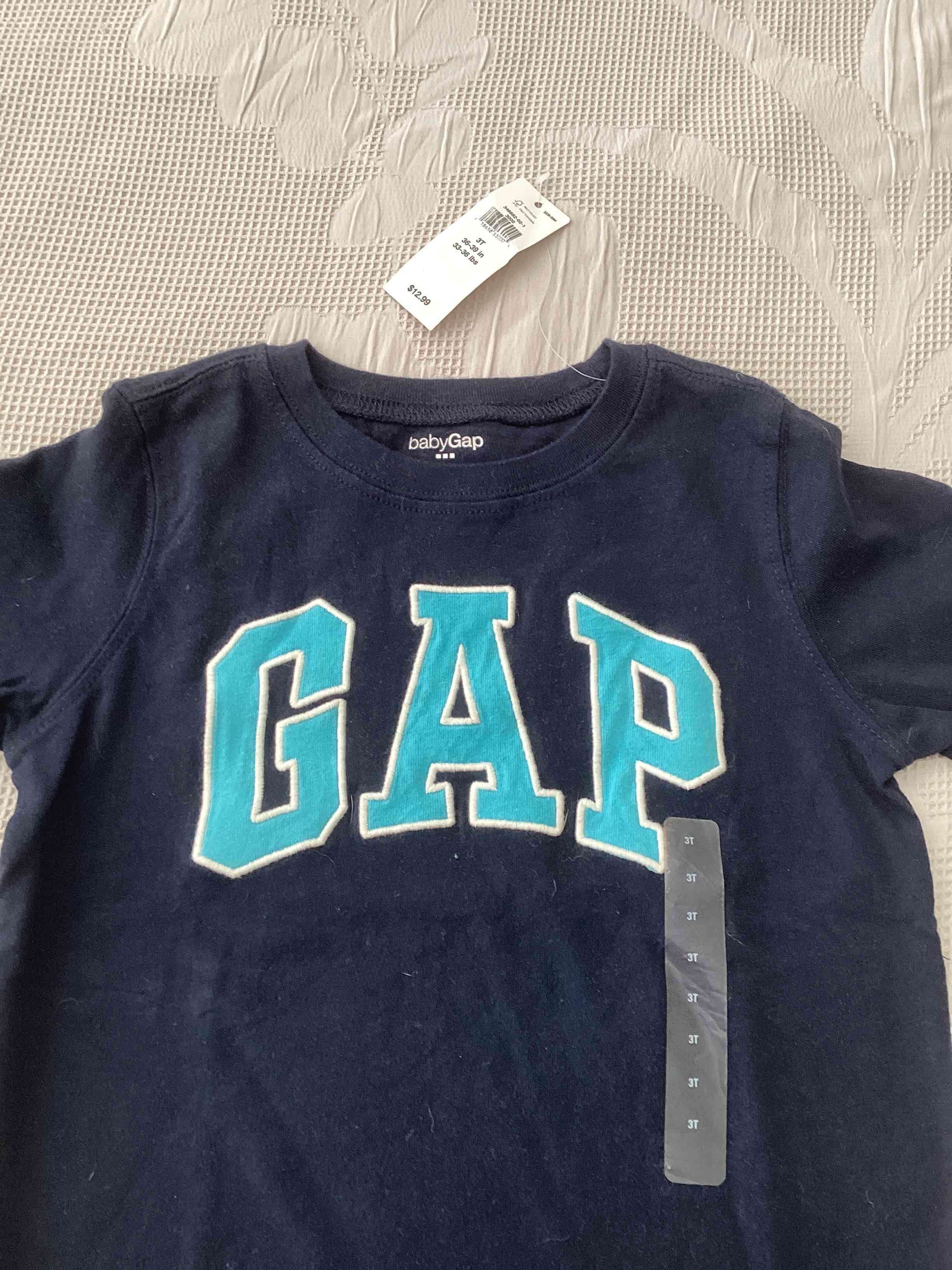 Polera manga corta niño azul marino con logo GAP - miniatura 2