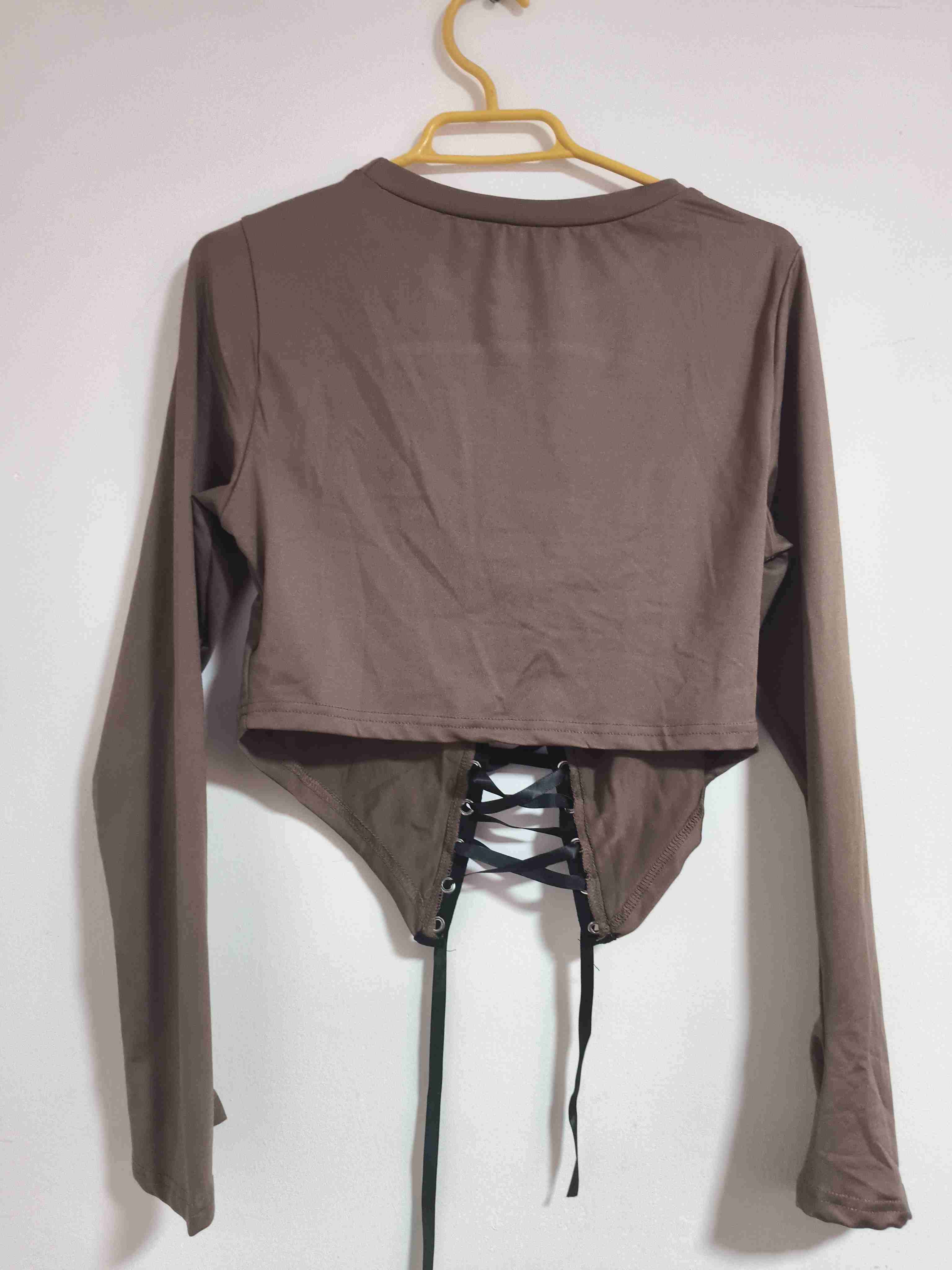 Polera café con diseño frontal - miniatura 2