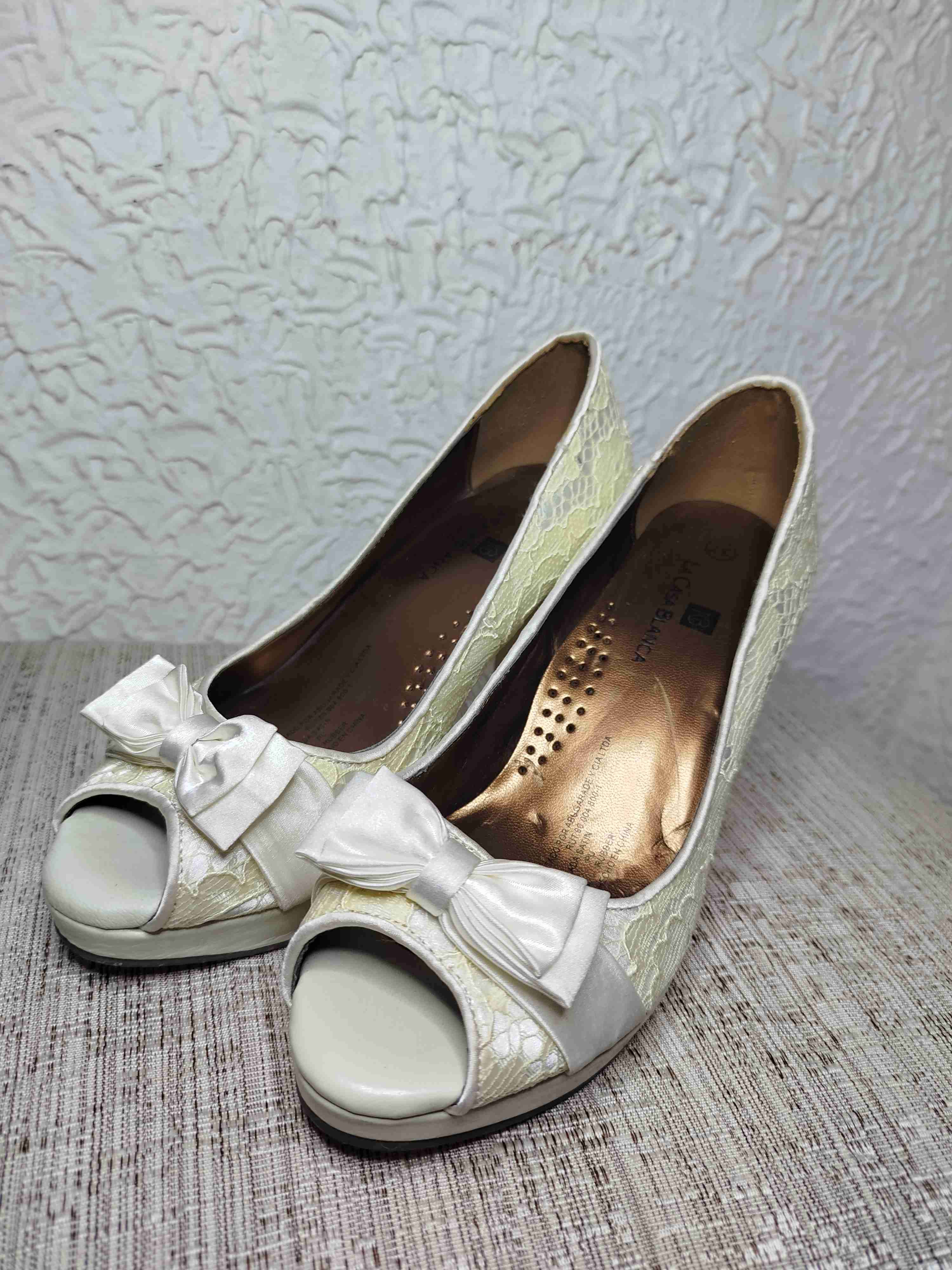 Zapatos de novia blancos. Marca La Casa Blanca. - miniatura 1