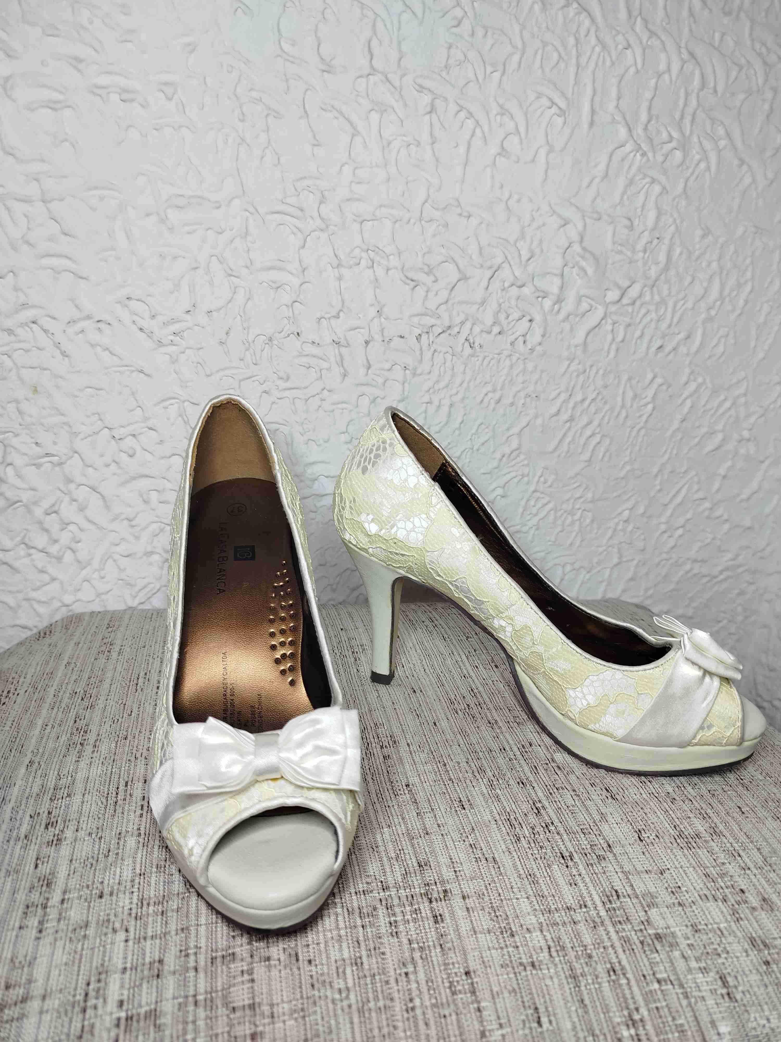 Zapatos de novia blancos. Marca La Casa Blanca. - miniatura 2