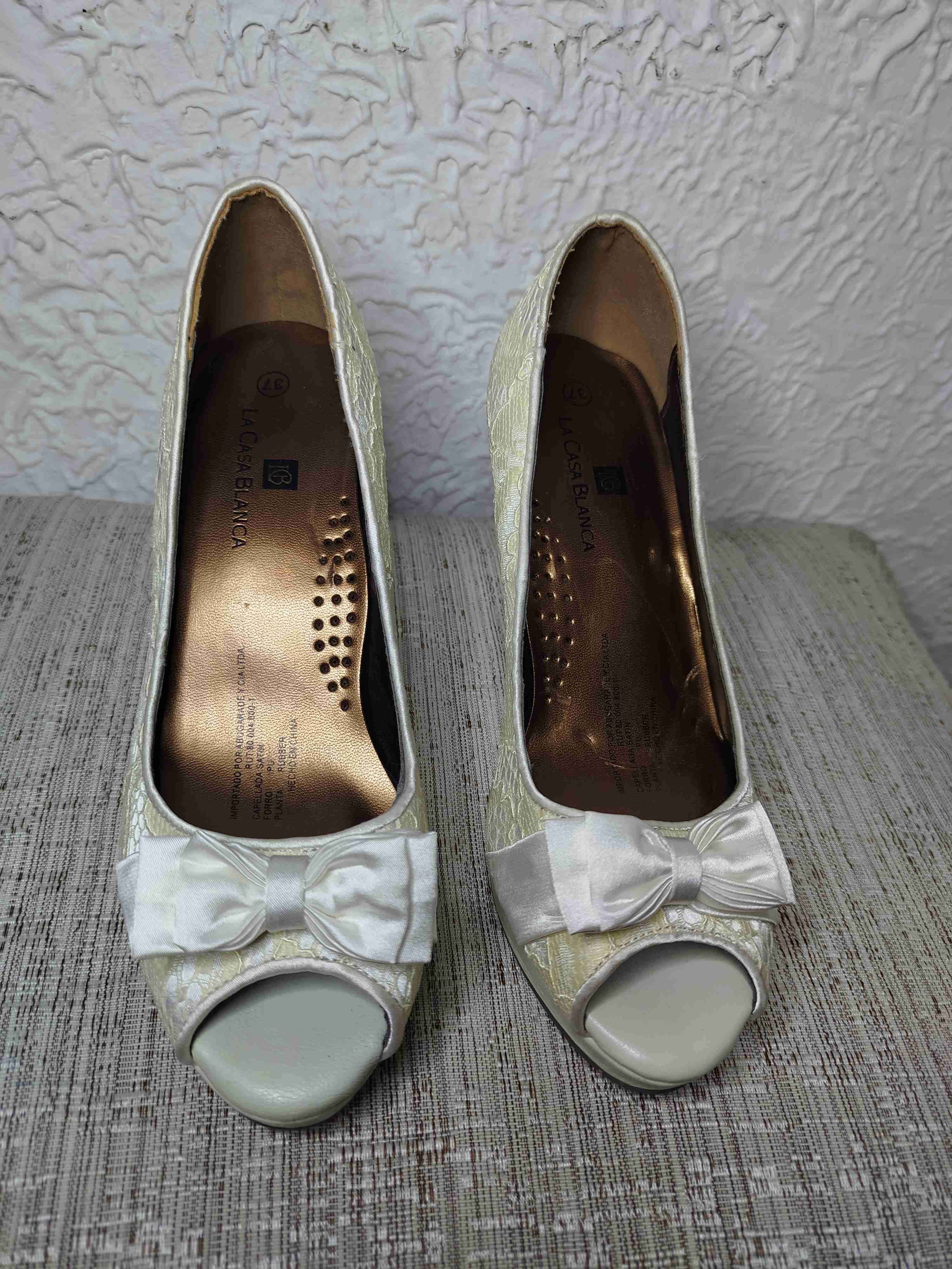 Zapatos de novia blancos. Marca La Casa Blanca. - miniatura 3