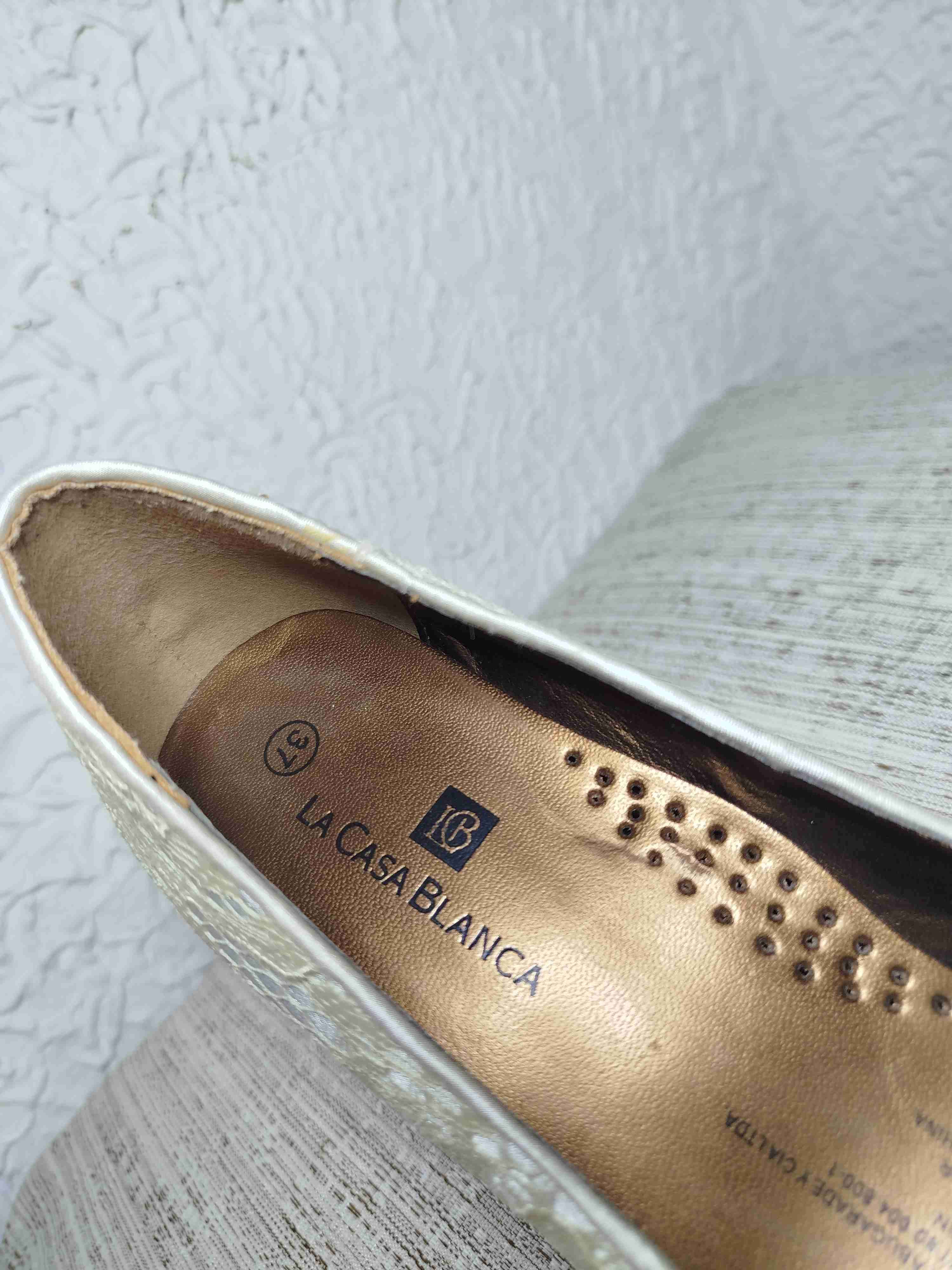 Zapatos de novia blancos. Marca La Casa Blanca. - miniatura 6