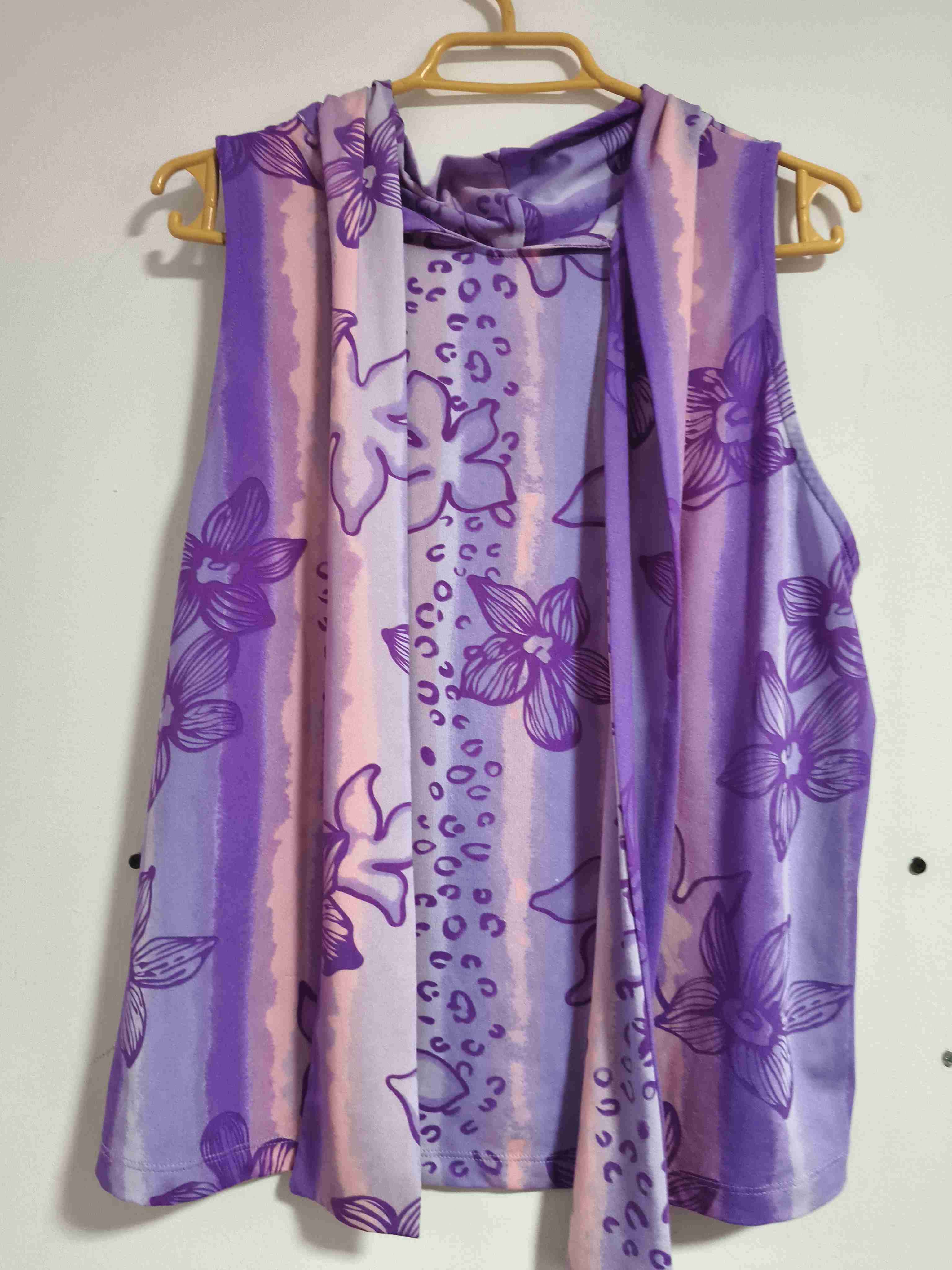 Polera sin mangas morada con estampado - miniatura 2