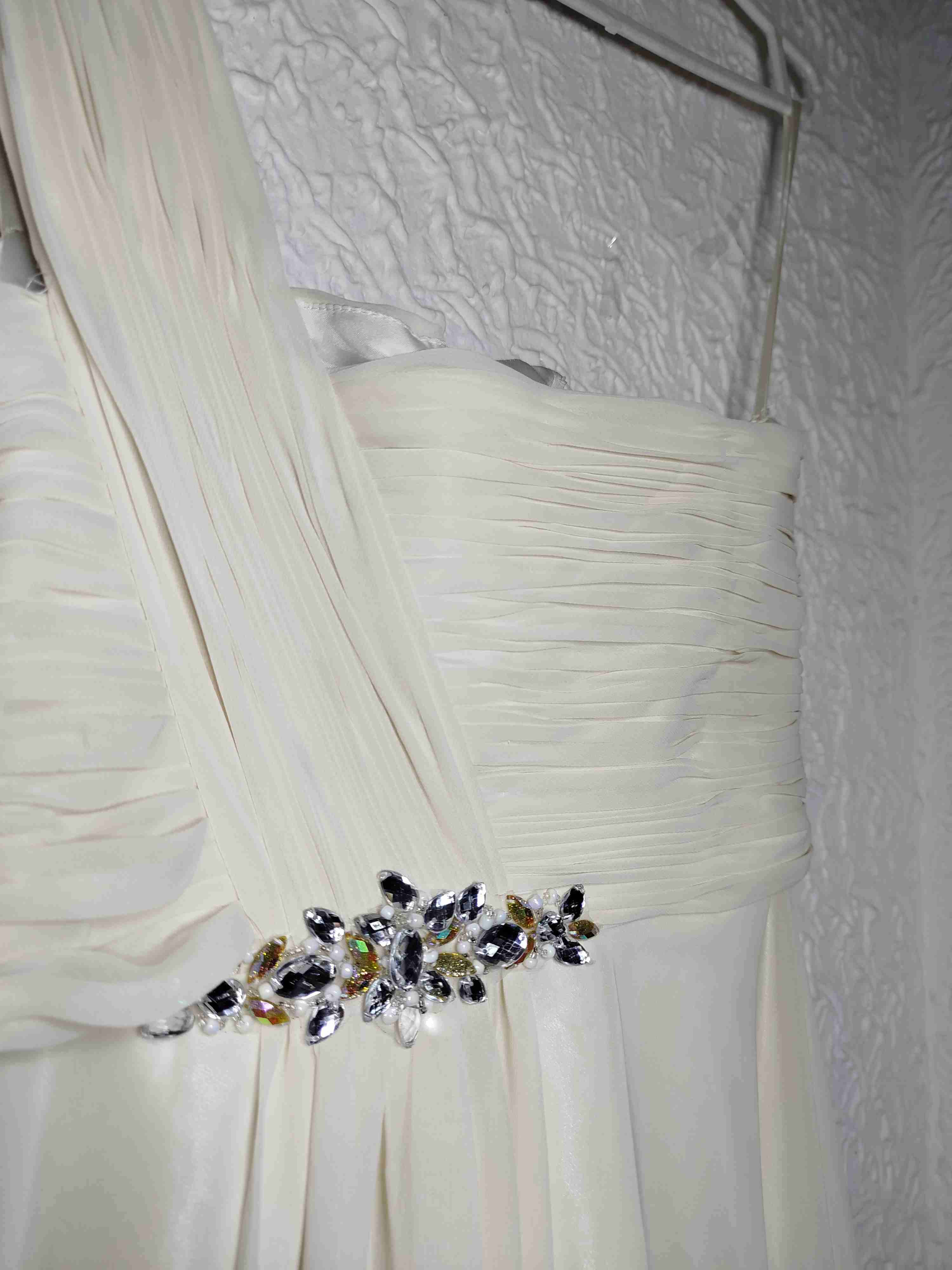 Vestido de novia blanco con capa - miniatura 2