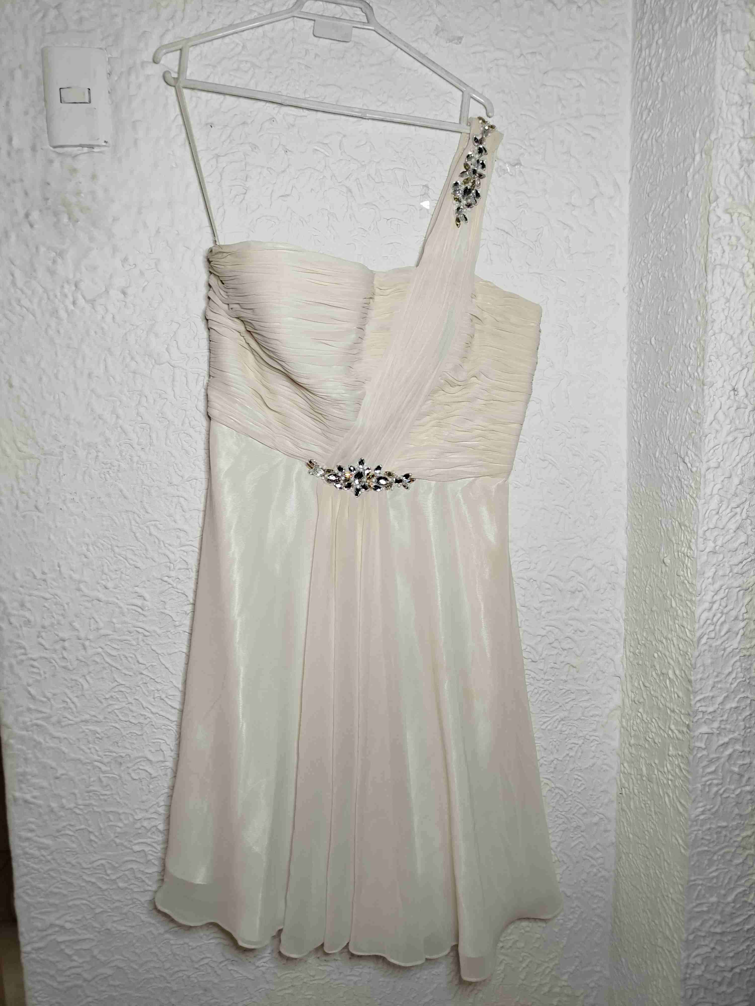 Vestido de novia blanco con capa - miniatura 3