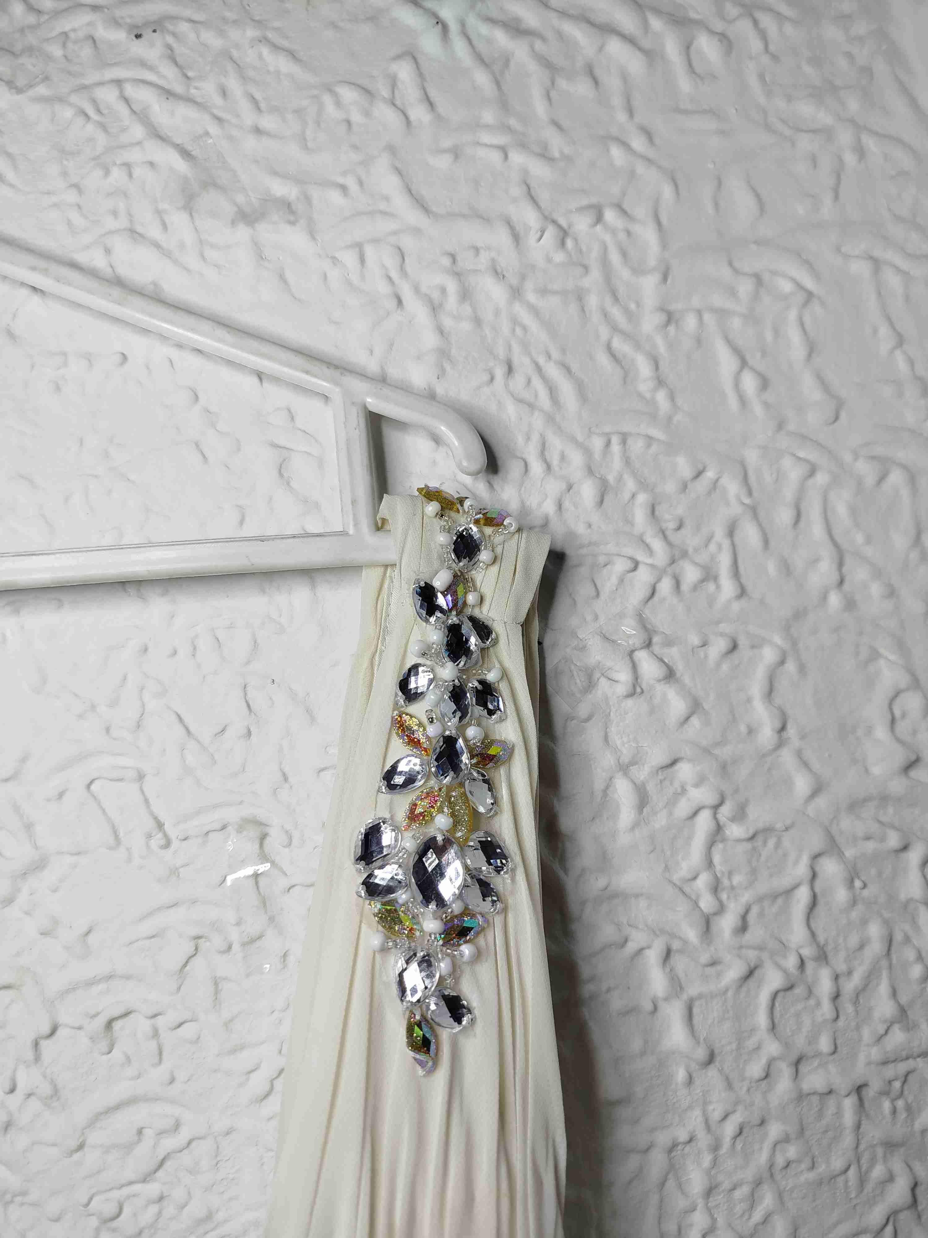 Vestido de novia blanco con capa - miniatura 4