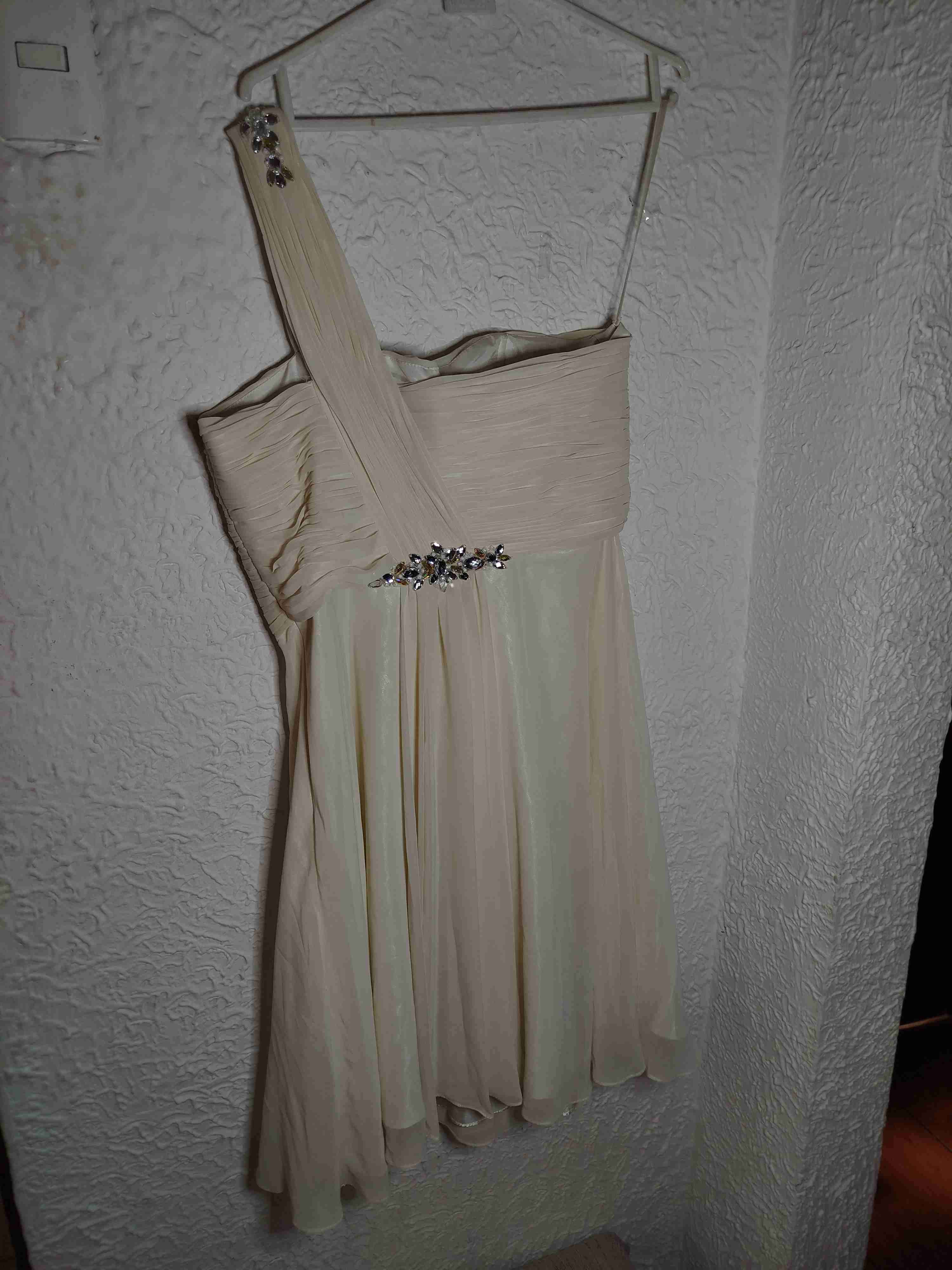 Vestido de novia blanco con capa - miniatura 5