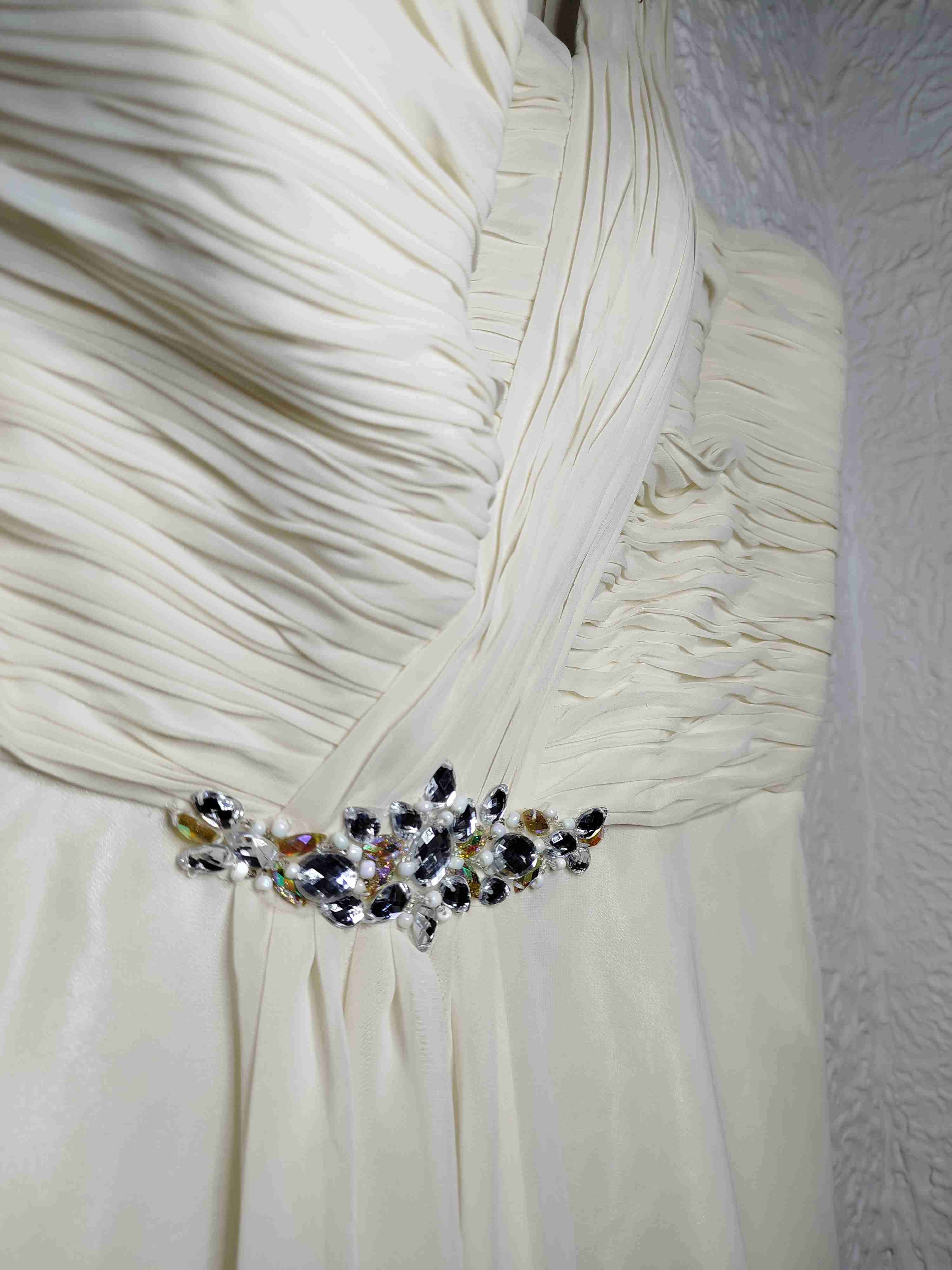 Vestido de novia blanco con capa - miniatura 6