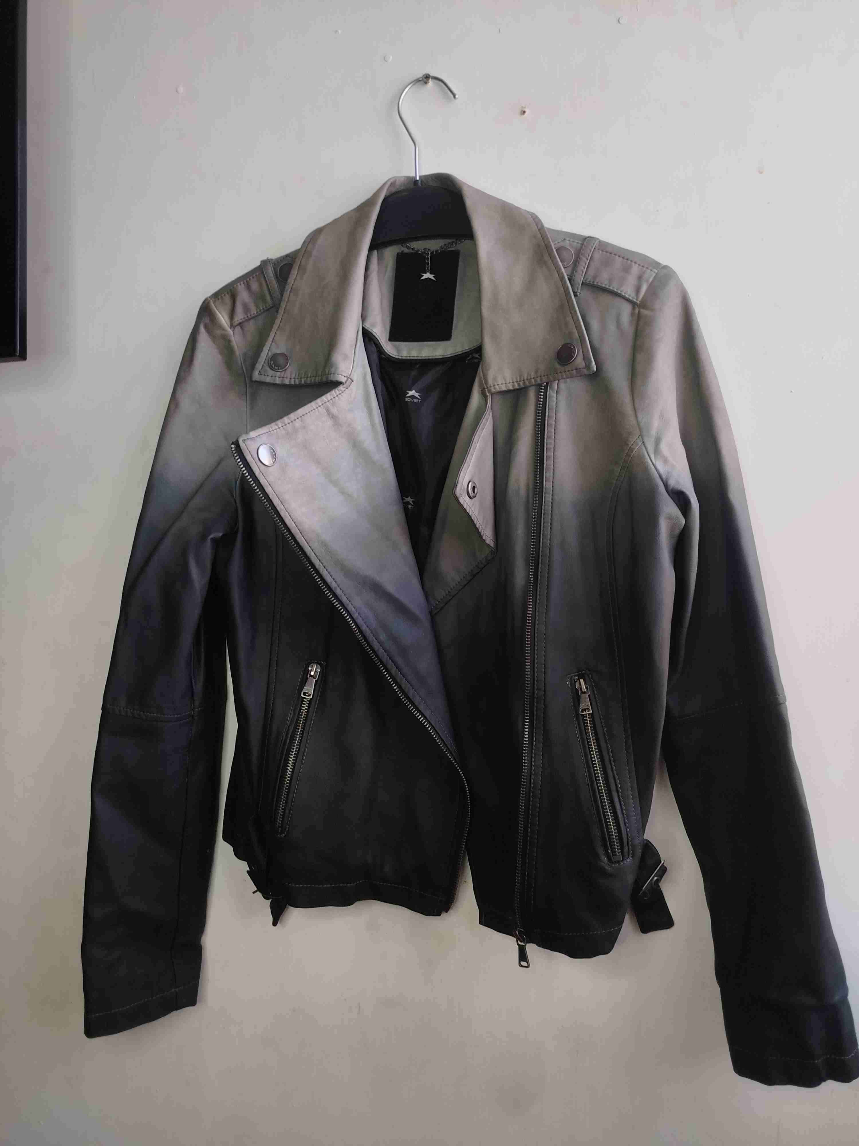 Chaqueta de cuero negra - miniatura 1